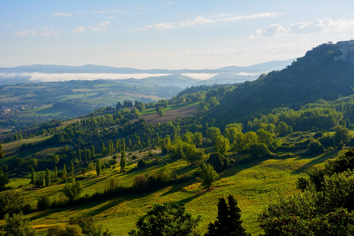 alba sulle colline umbre
