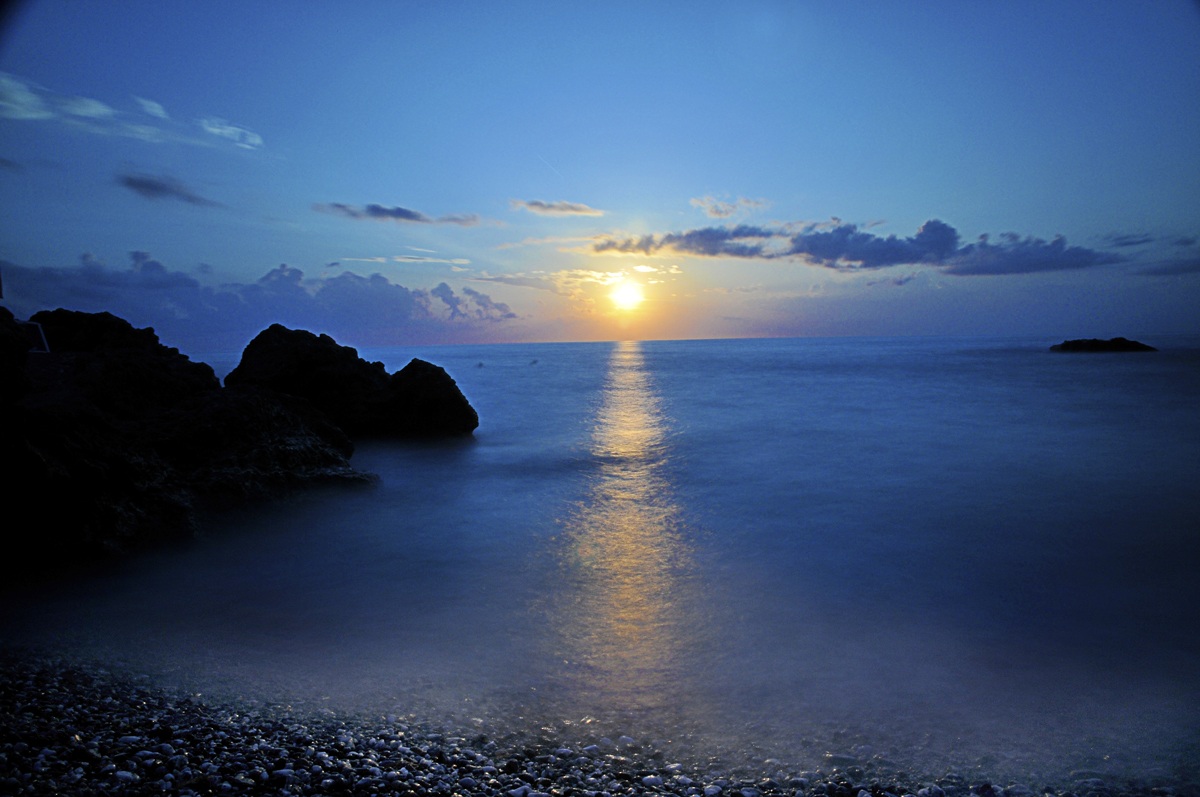 Diamante vestita di blu