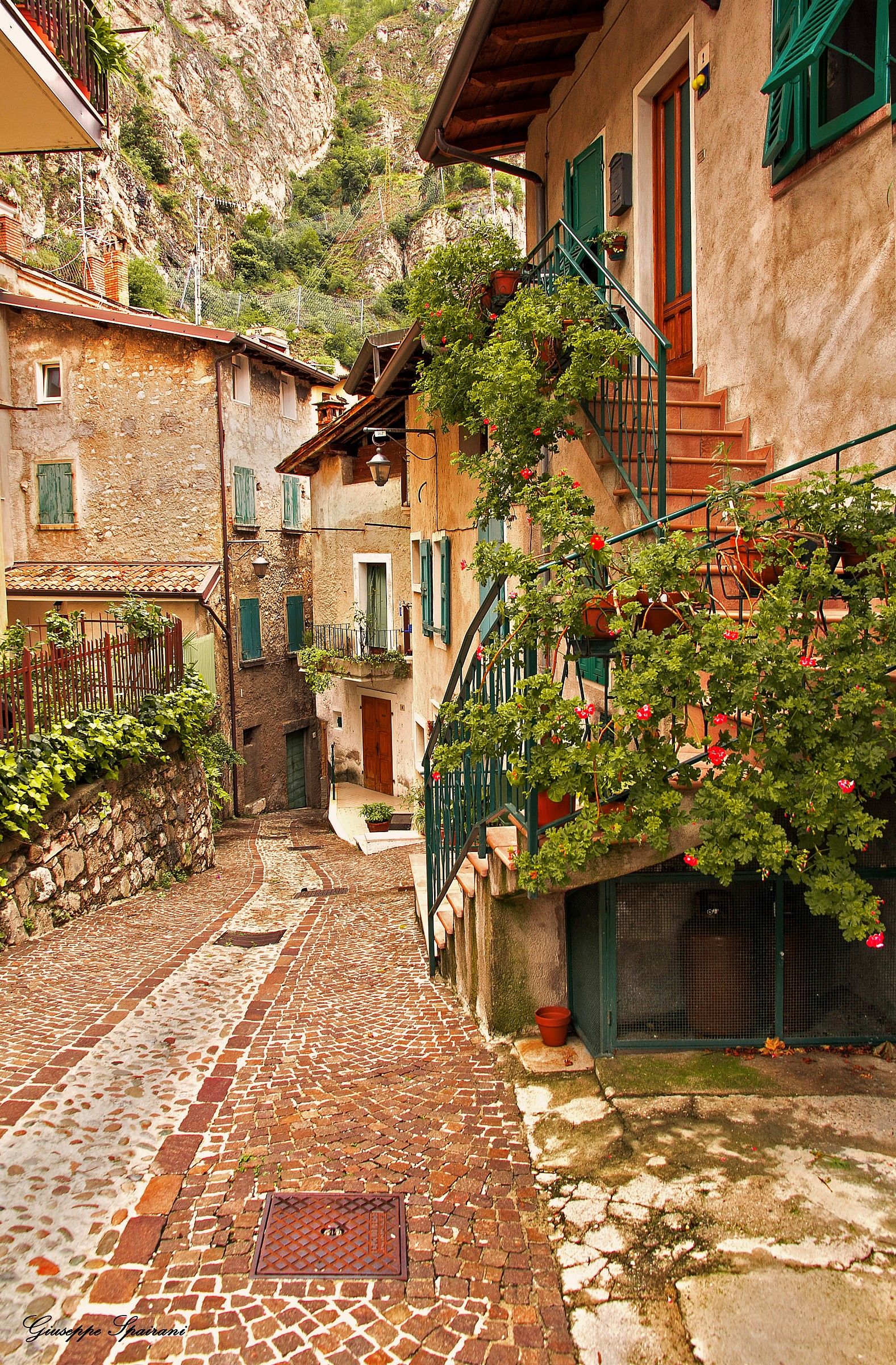 Limone sul Garda walking through the alleys