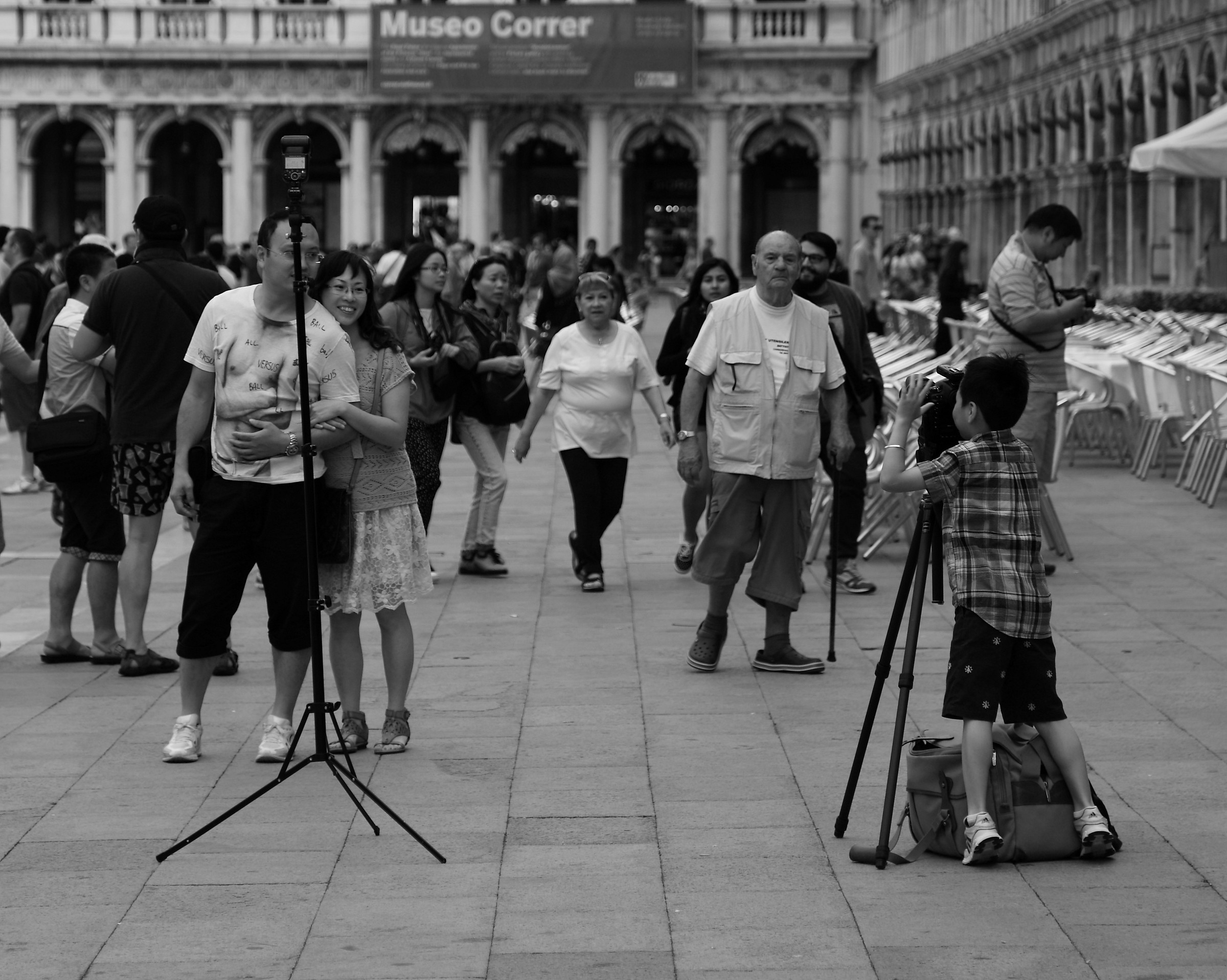 Mi potresti abbassare un po' il cavalletto?