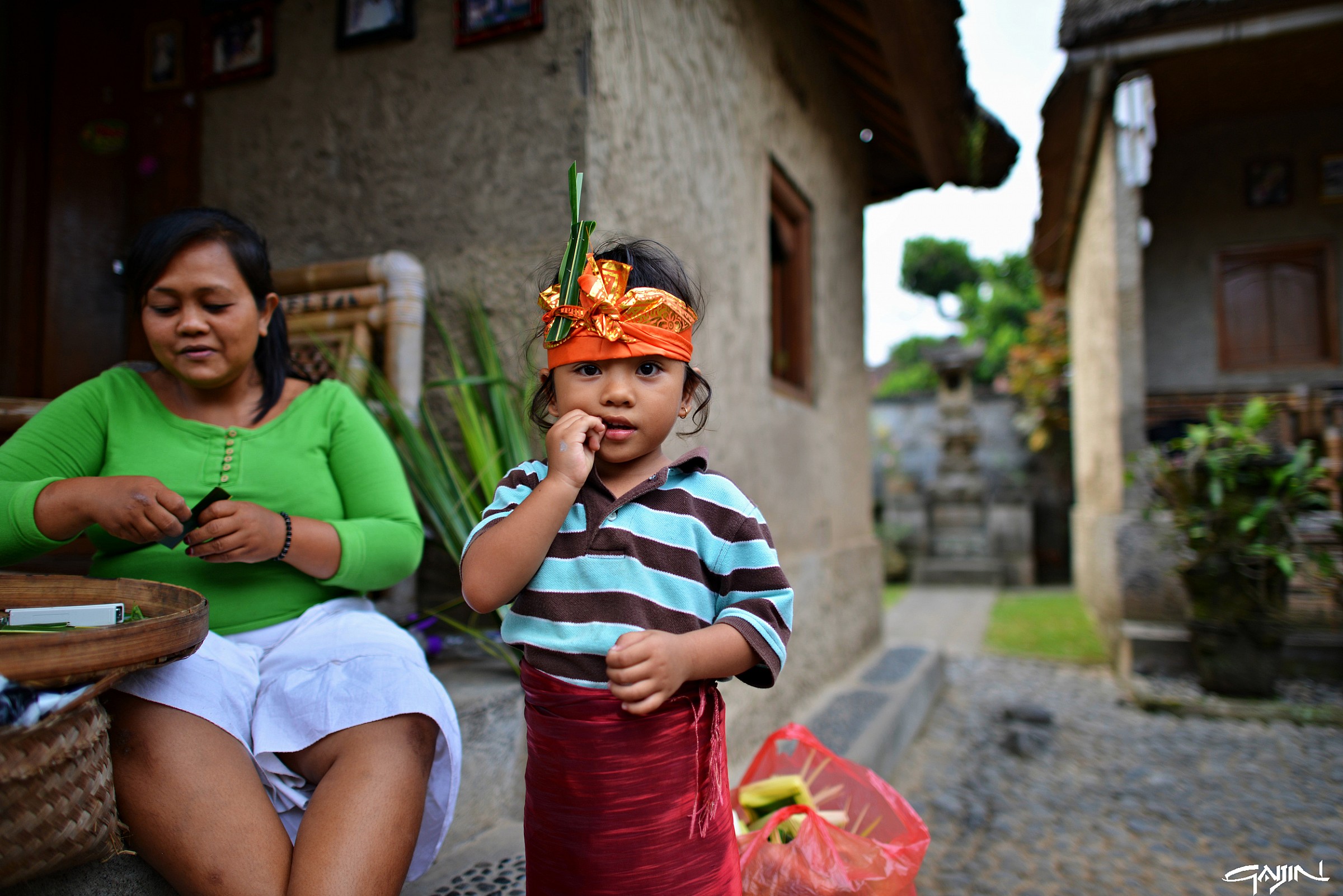 Su su vestiti che ci sono ospiti