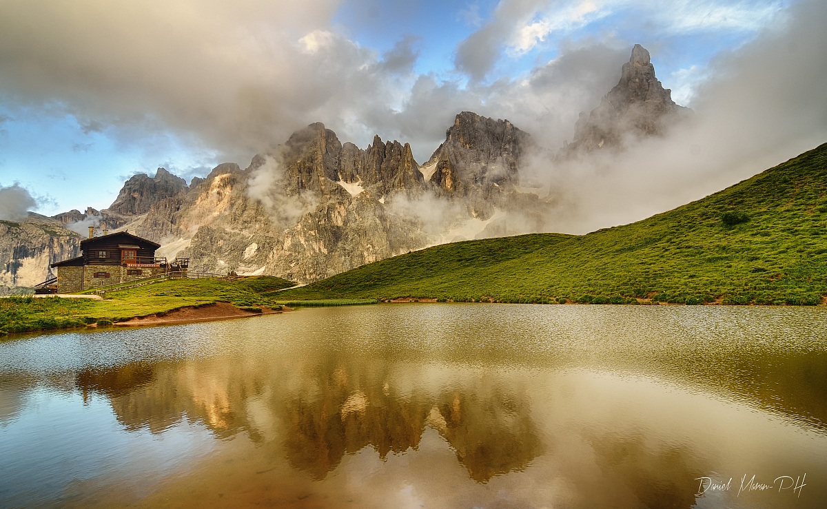 Baita Segantini fra le nuvole