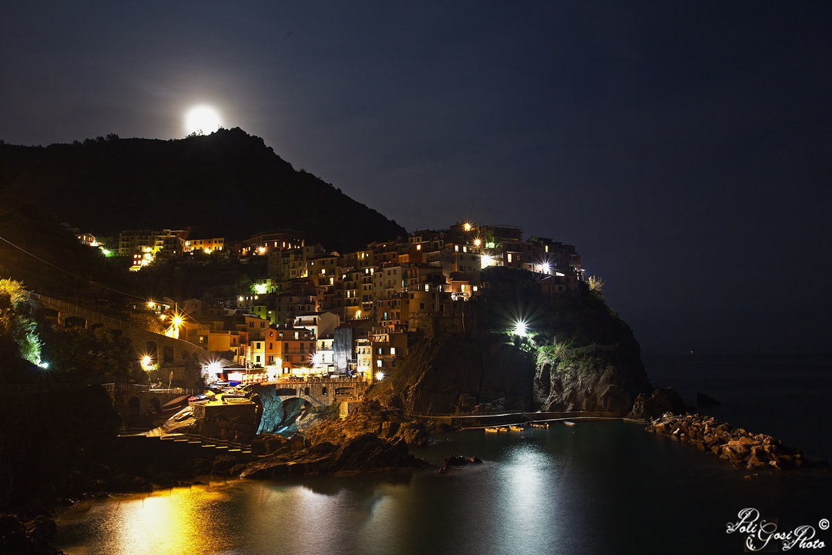 The moon comes from the mountain .....