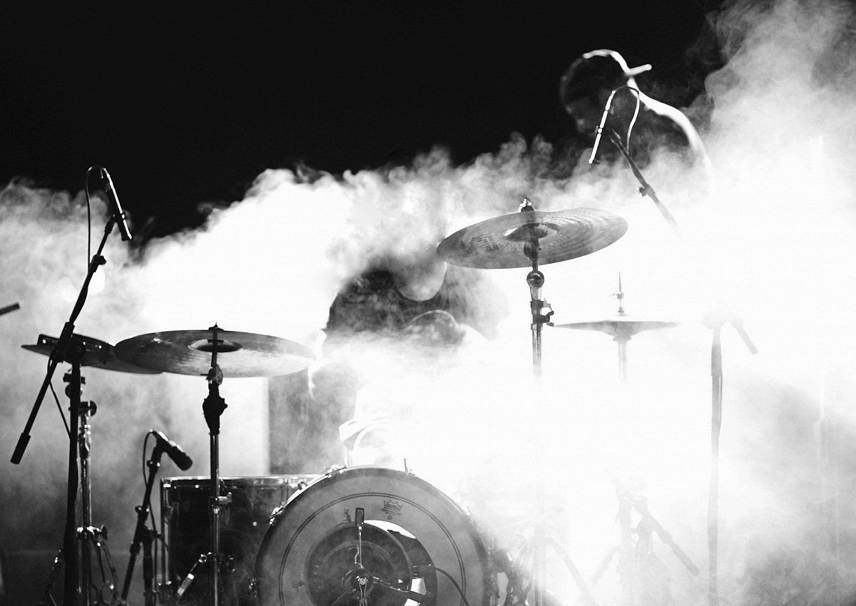 Appaloosa drummer in smoke