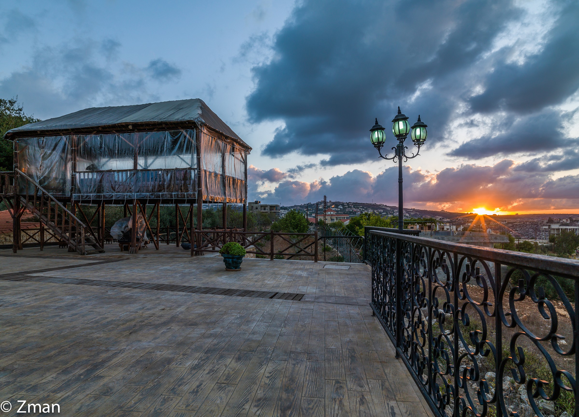 Guardando dal gazebo al tramonto