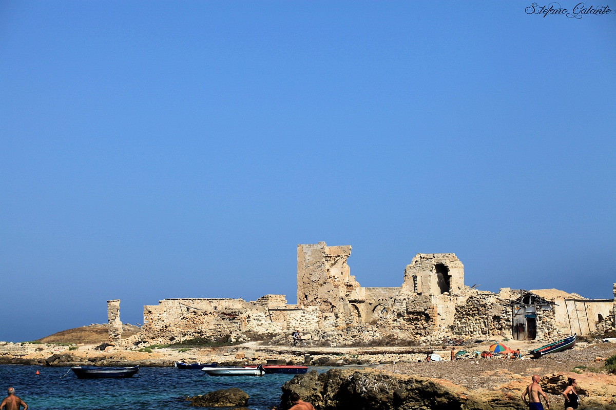 Trapani / beach white pony