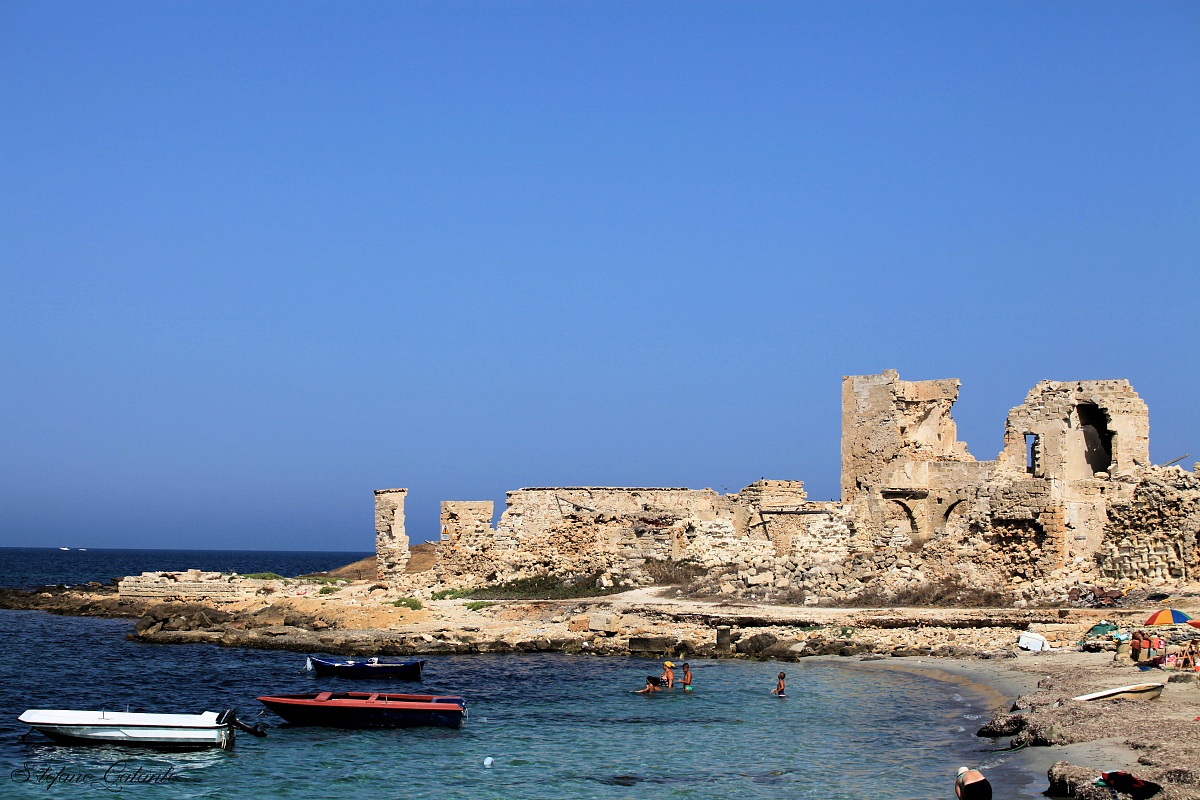 Trapani / beach white pony