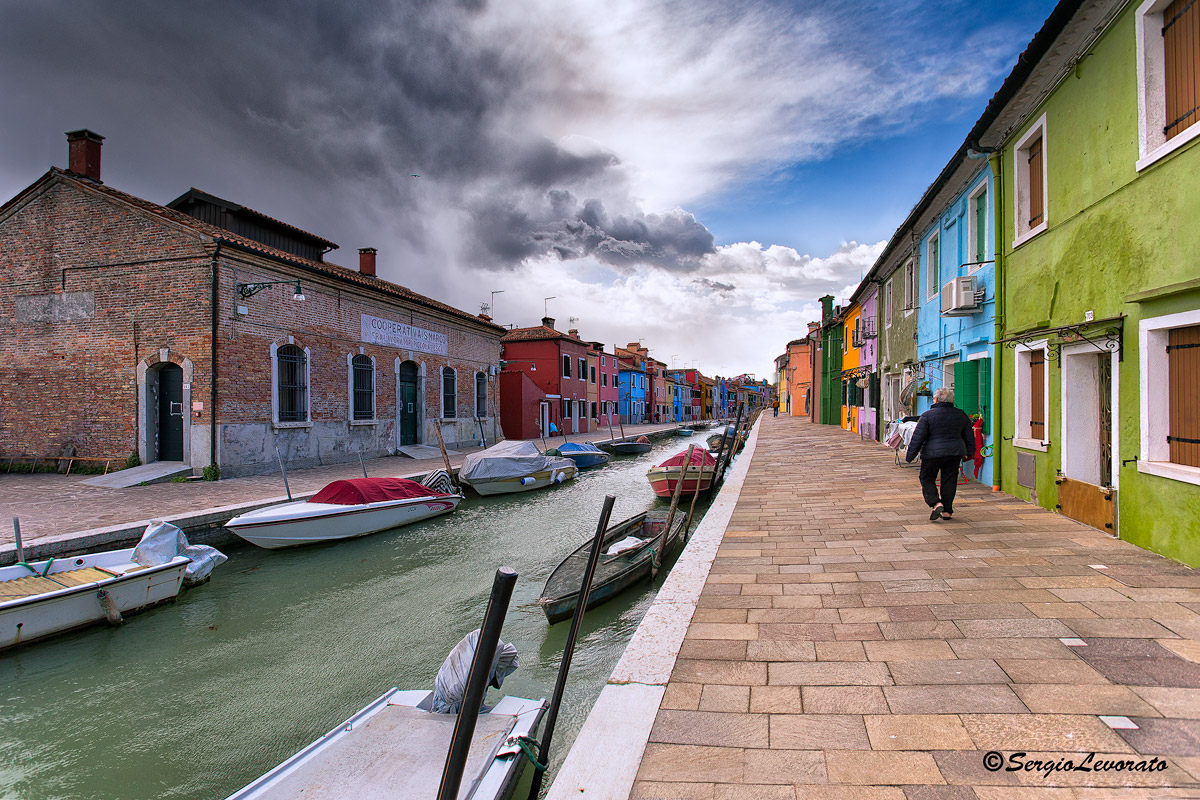 Per le calli di Burano