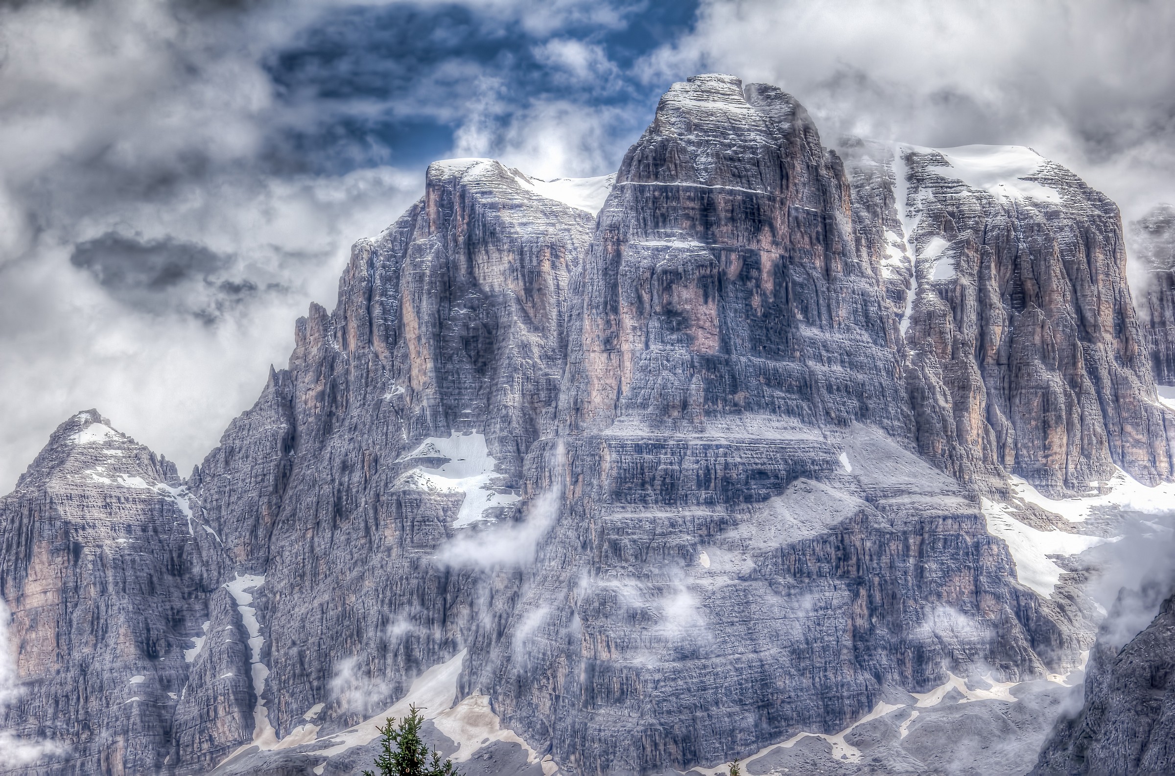 Solo roccia e nuvole