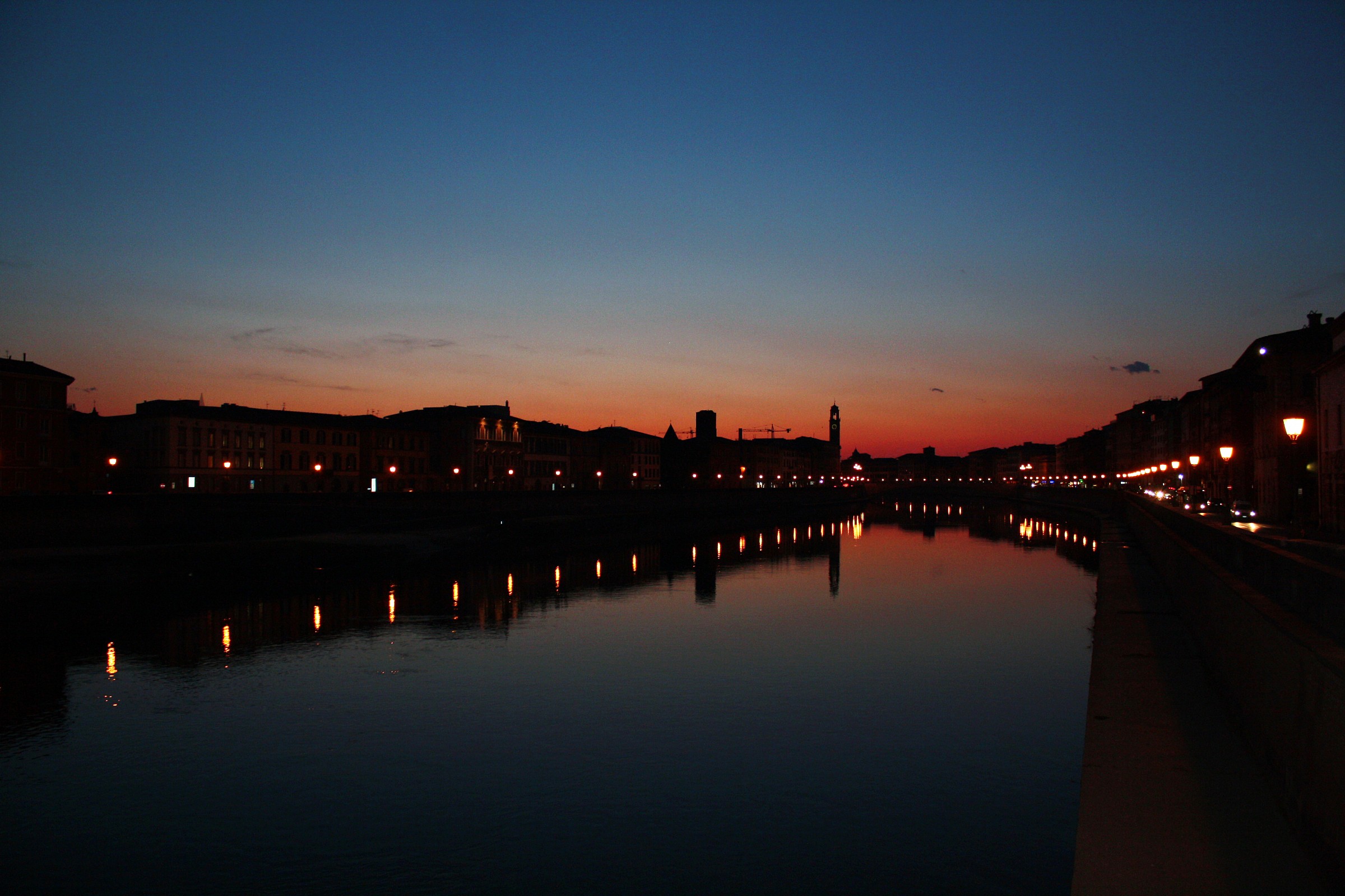 Pisa Tramonto sui lungarni