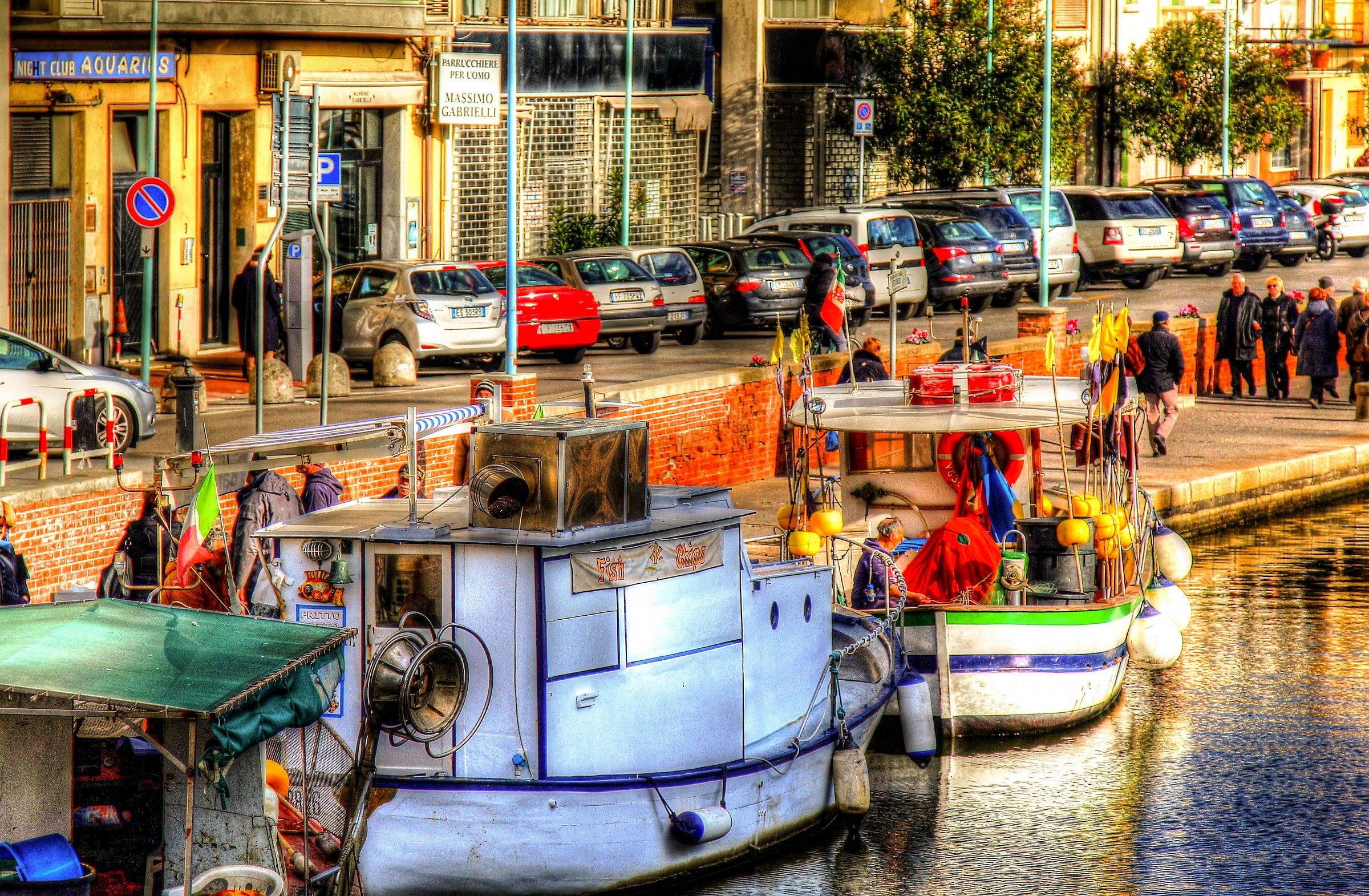 Pier Viareggio in full swing