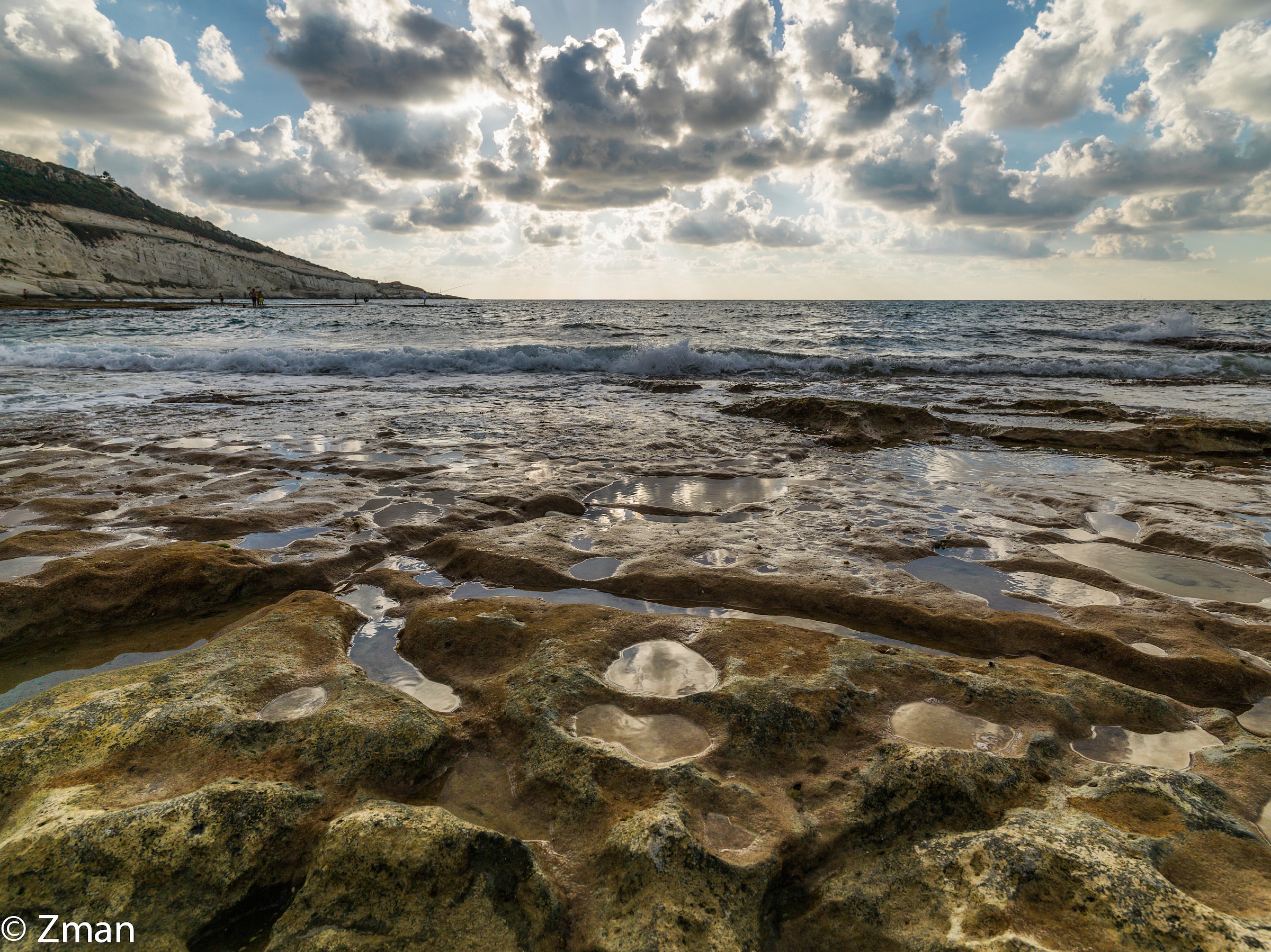 La spiaggia di ghiaia a Al-Nakoura