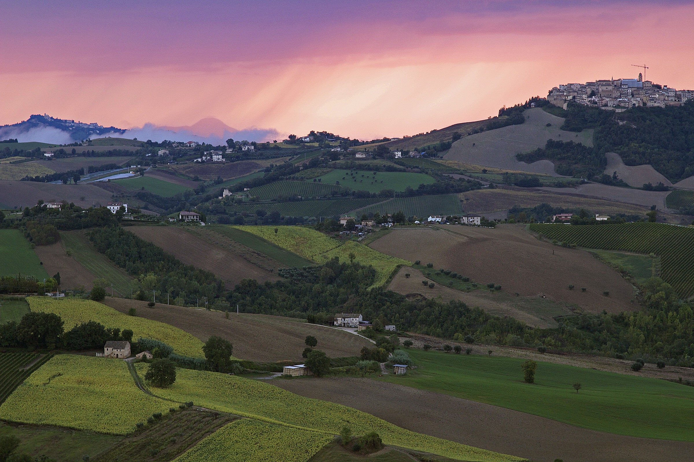 tramonto sulle colline