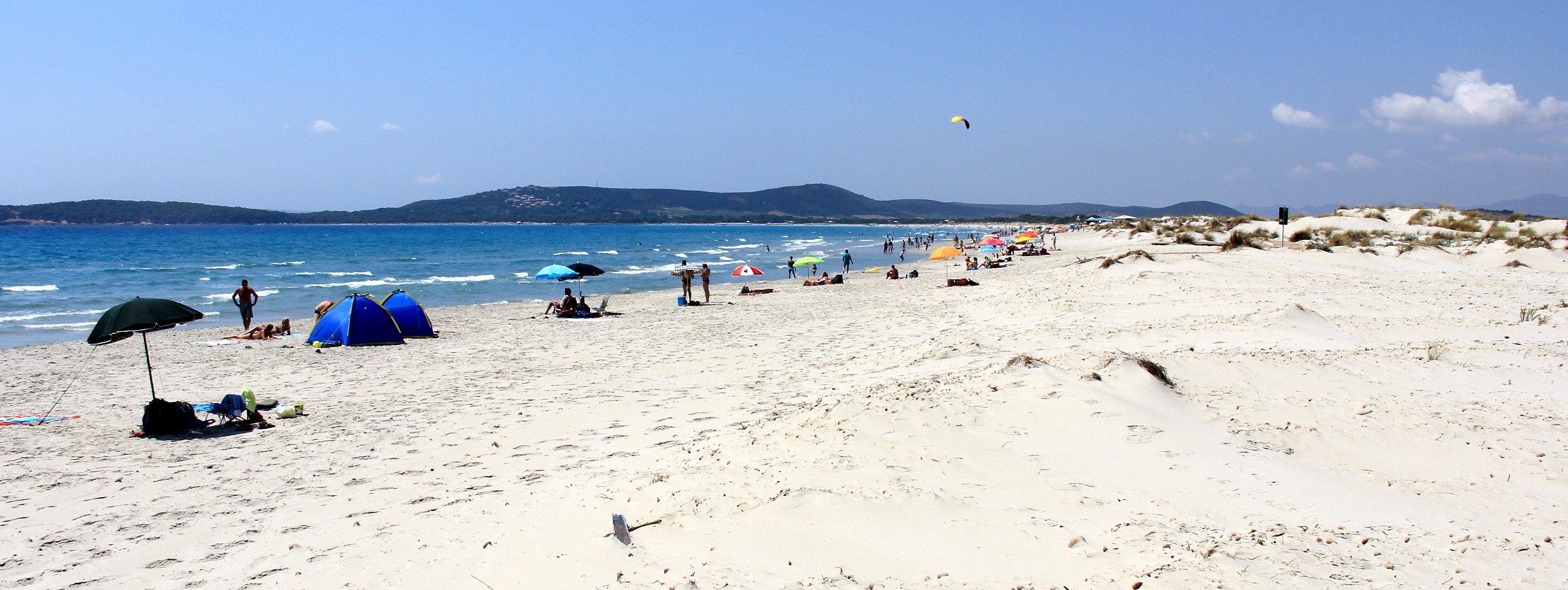 Una bellissima spiaggia bianca