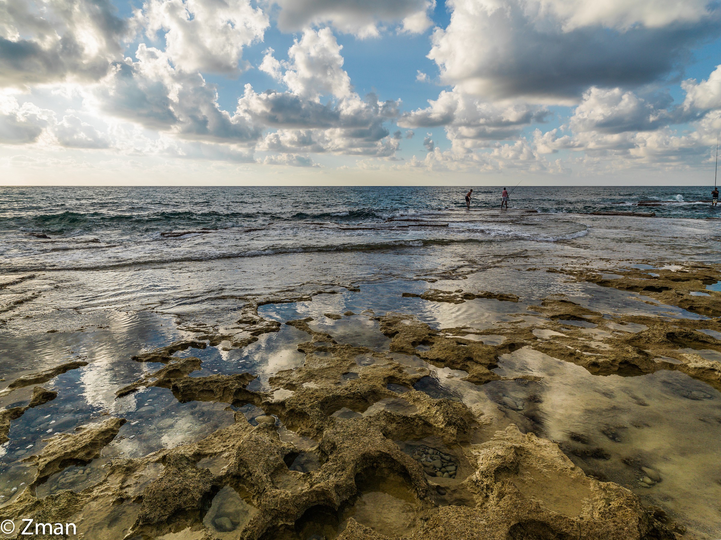 La spiaggia di ghiaia a Al-Nakoura