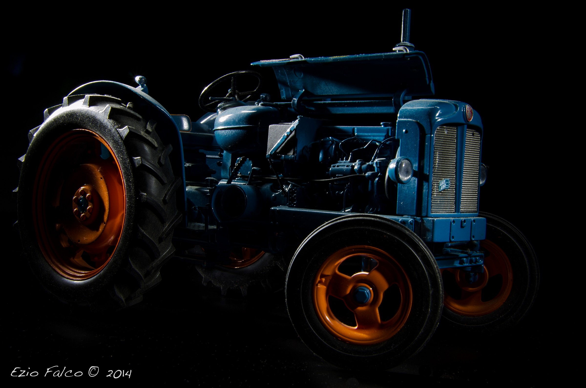 Light Painting: Model of a Tractor