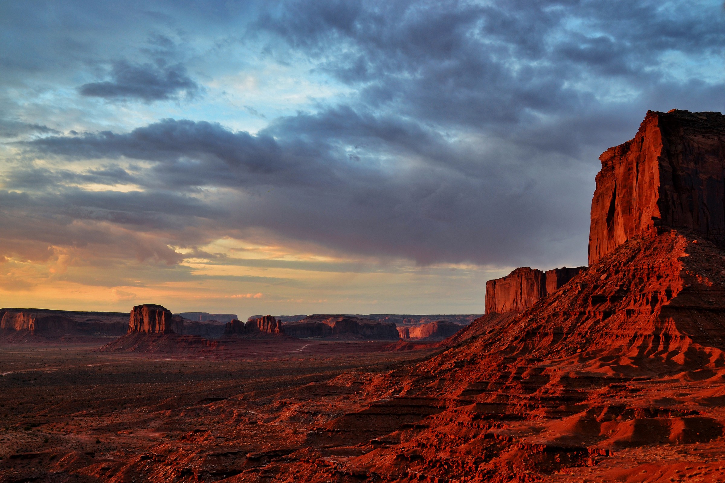 Alba nella Monument Valley - Arizona