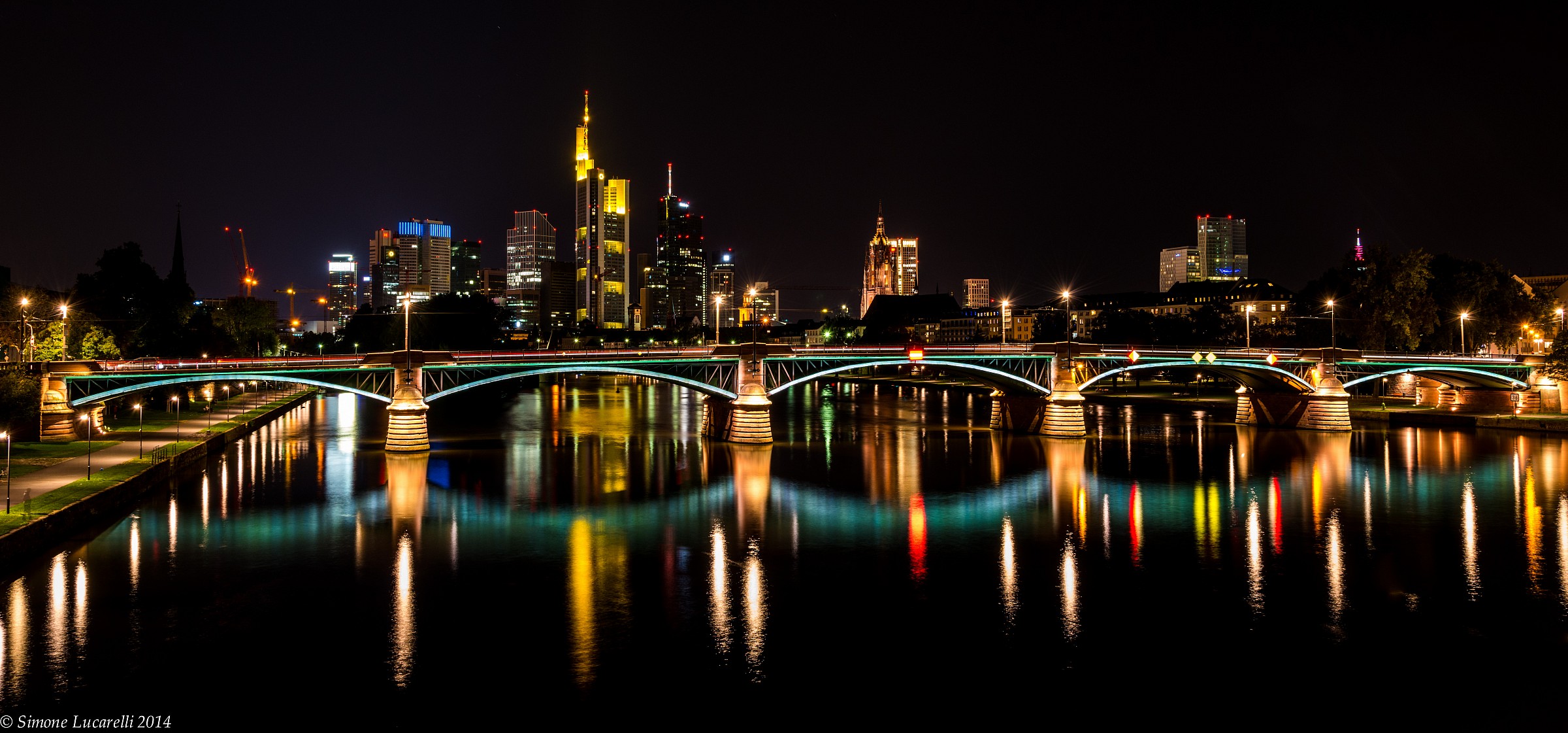 Frankfurt night colors