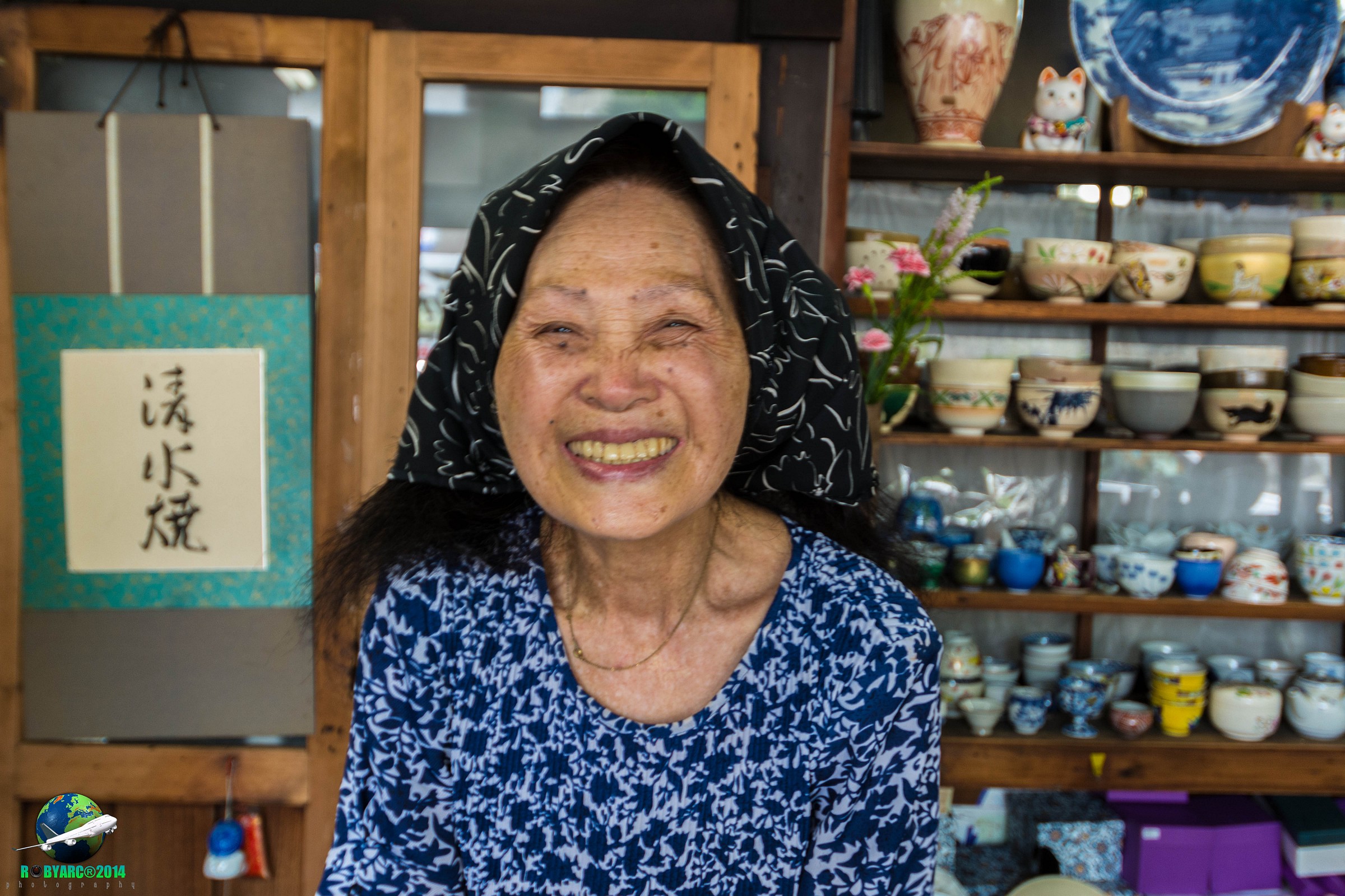 Venditrice felice a Higasiyama-ku