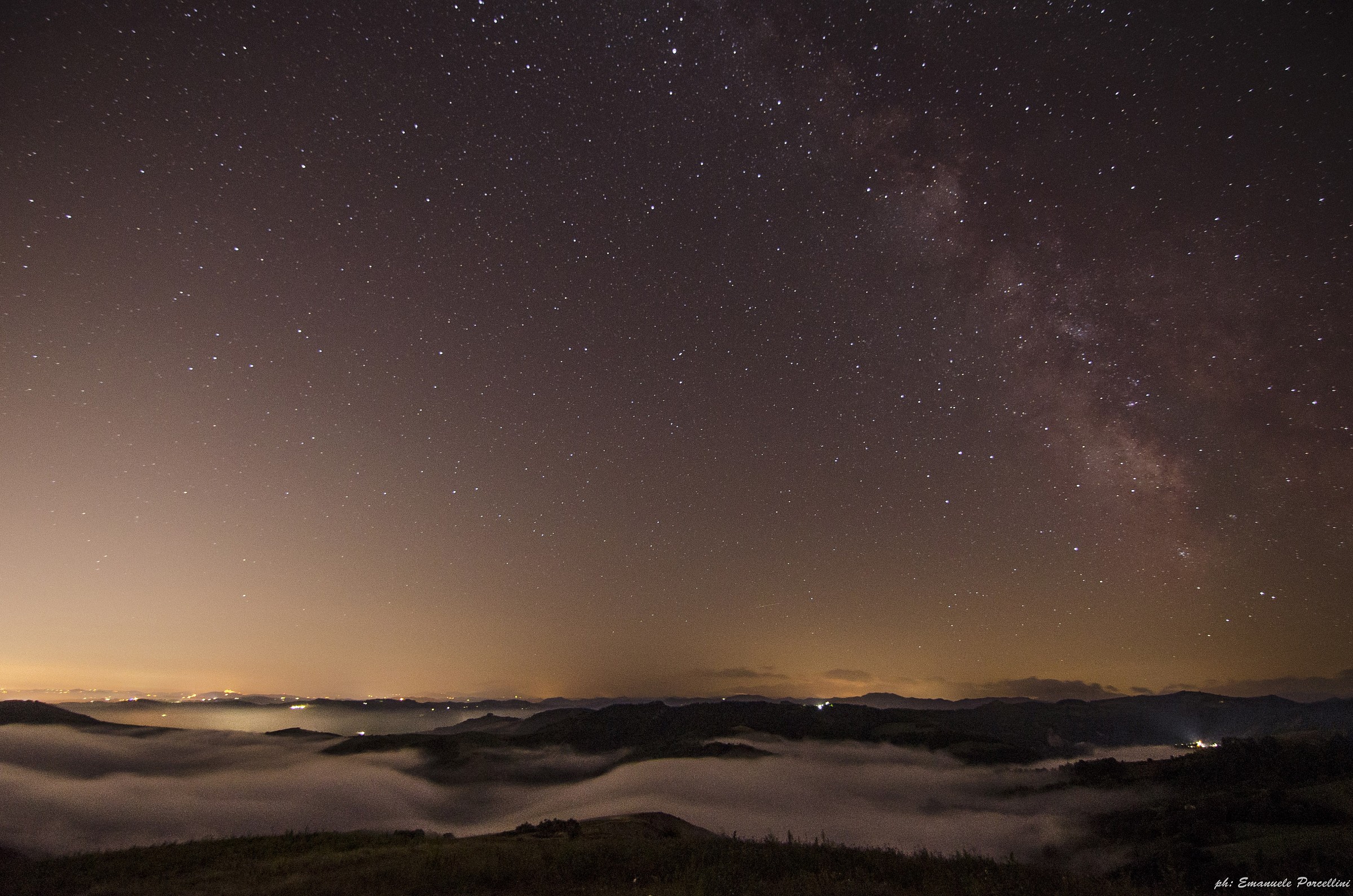 a sea of ??fog or an ocean of stars?