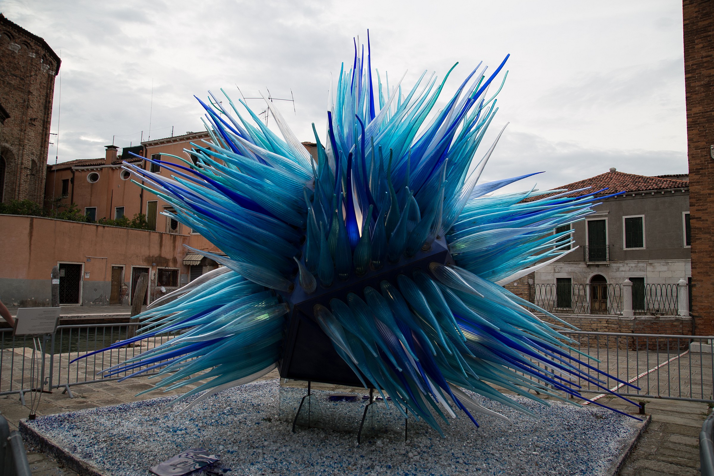 Scultura in vetro in campo Santo Stefano