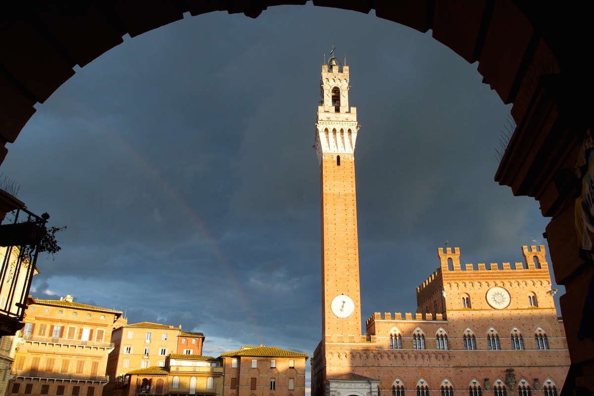 Torre del Mangia and the rainbow