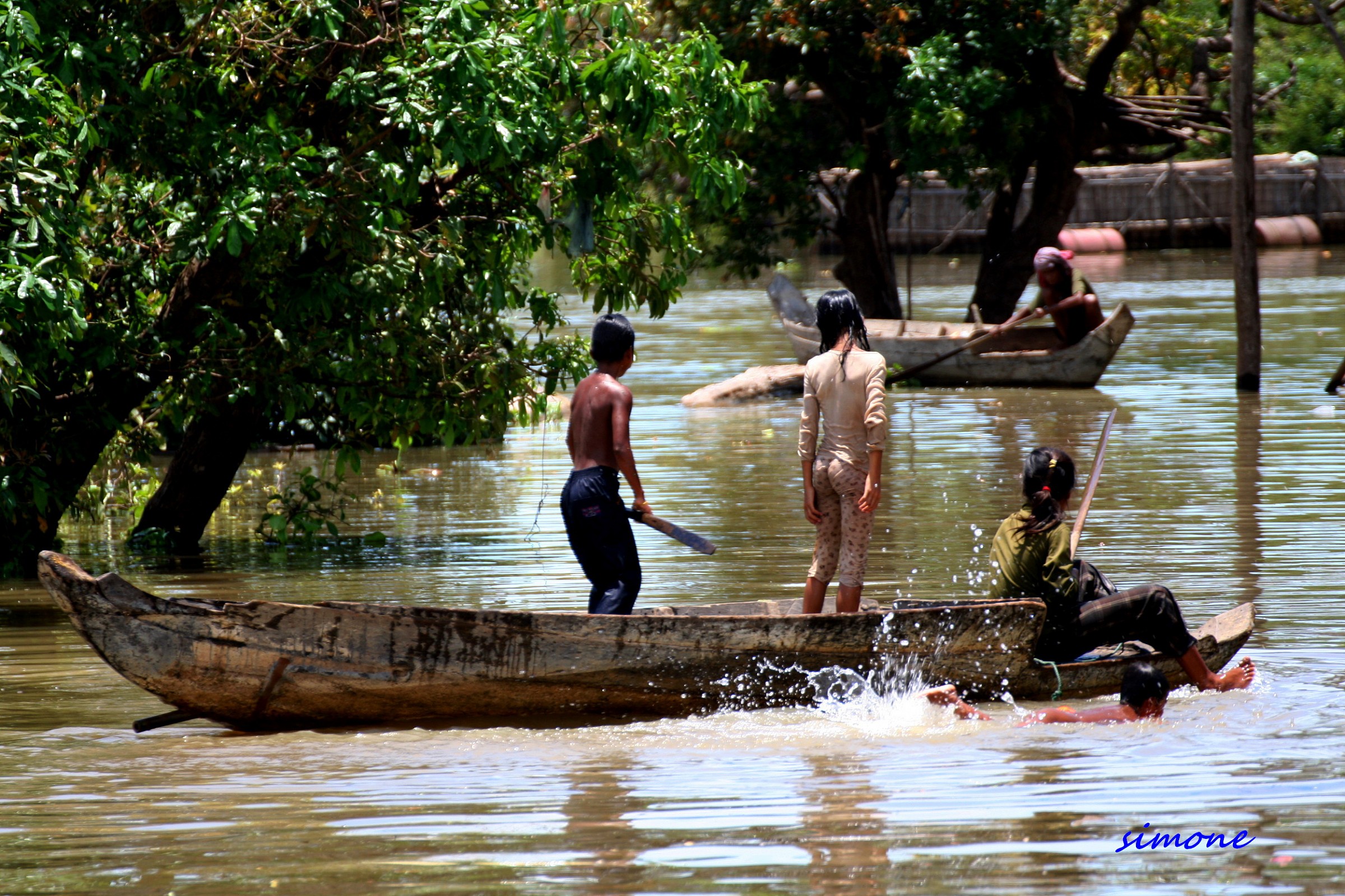 Water play on the Tonle Sap lake