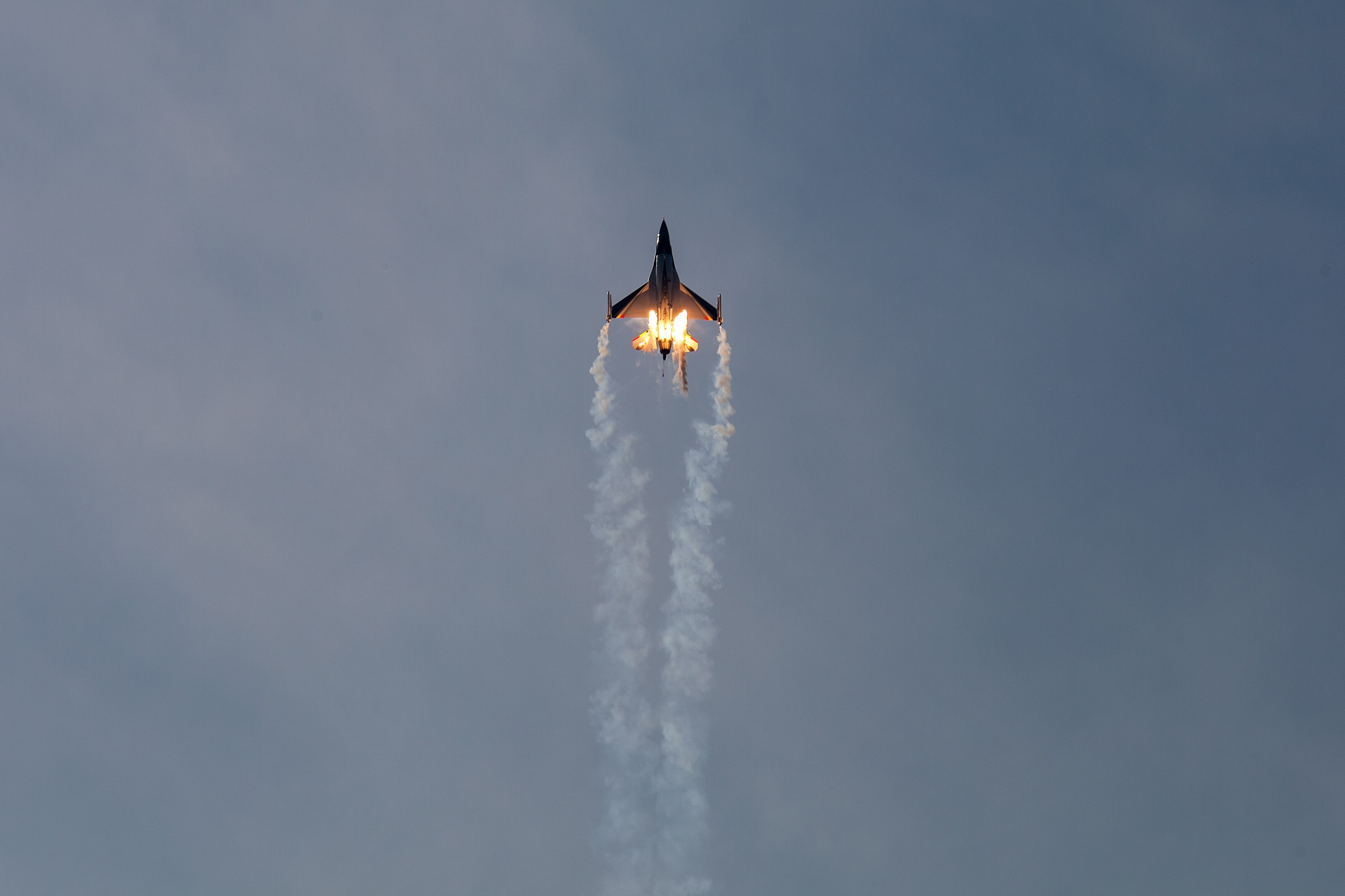 Launch flares F16