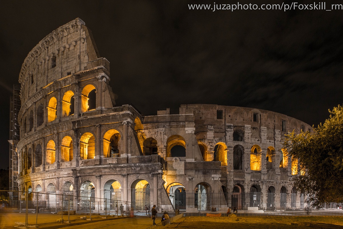 Colosseo by night