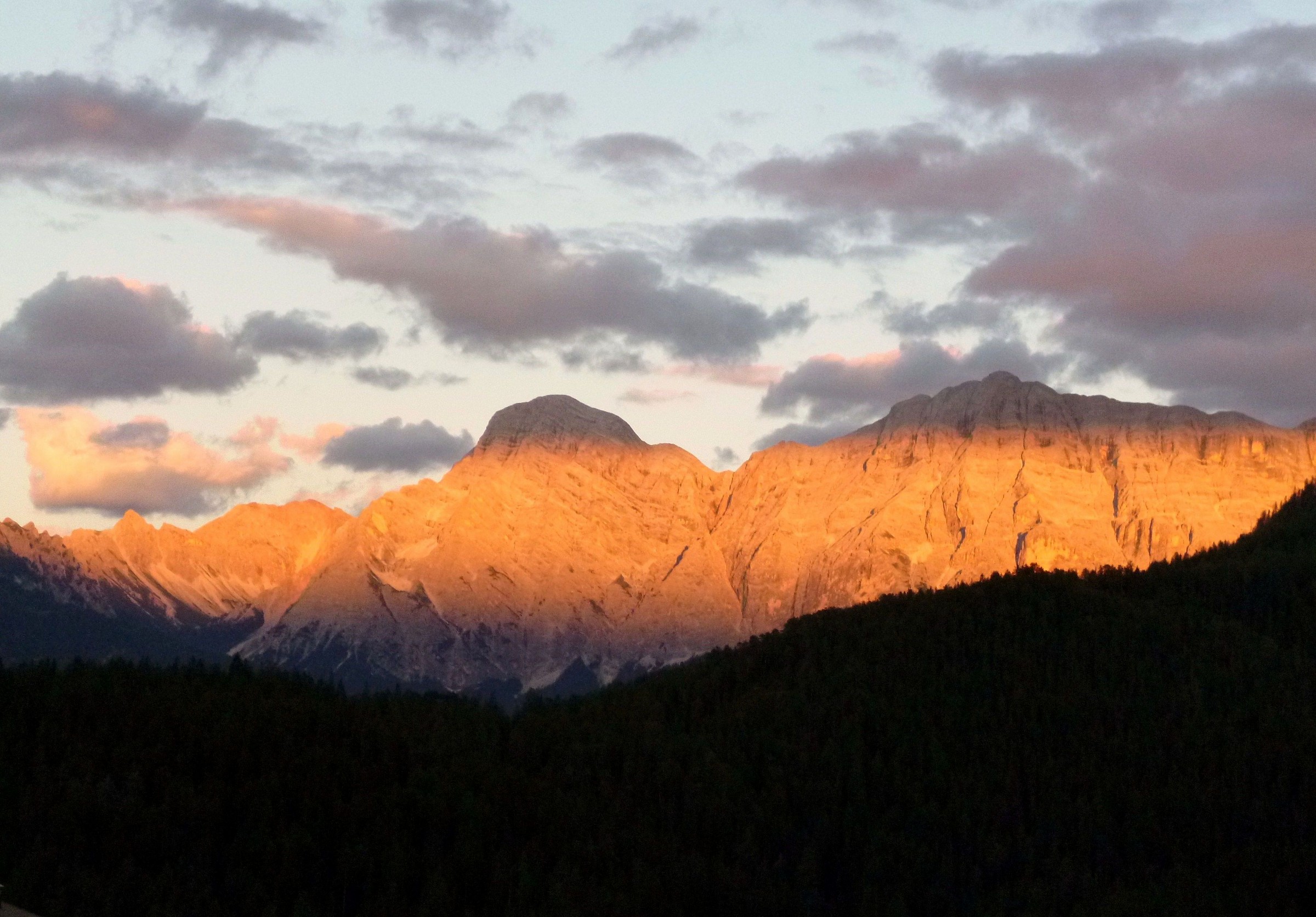 tramonto riflesso sul sas de la crusc