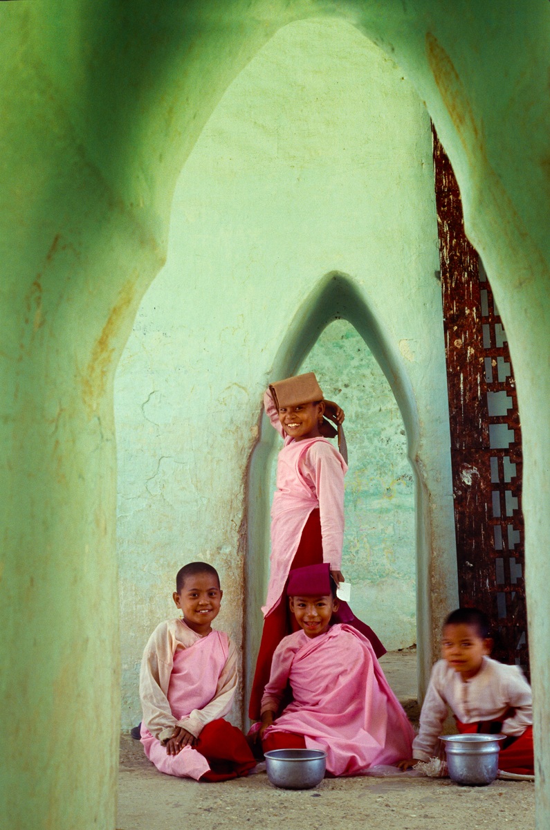 Bago - Little nuns in the temple