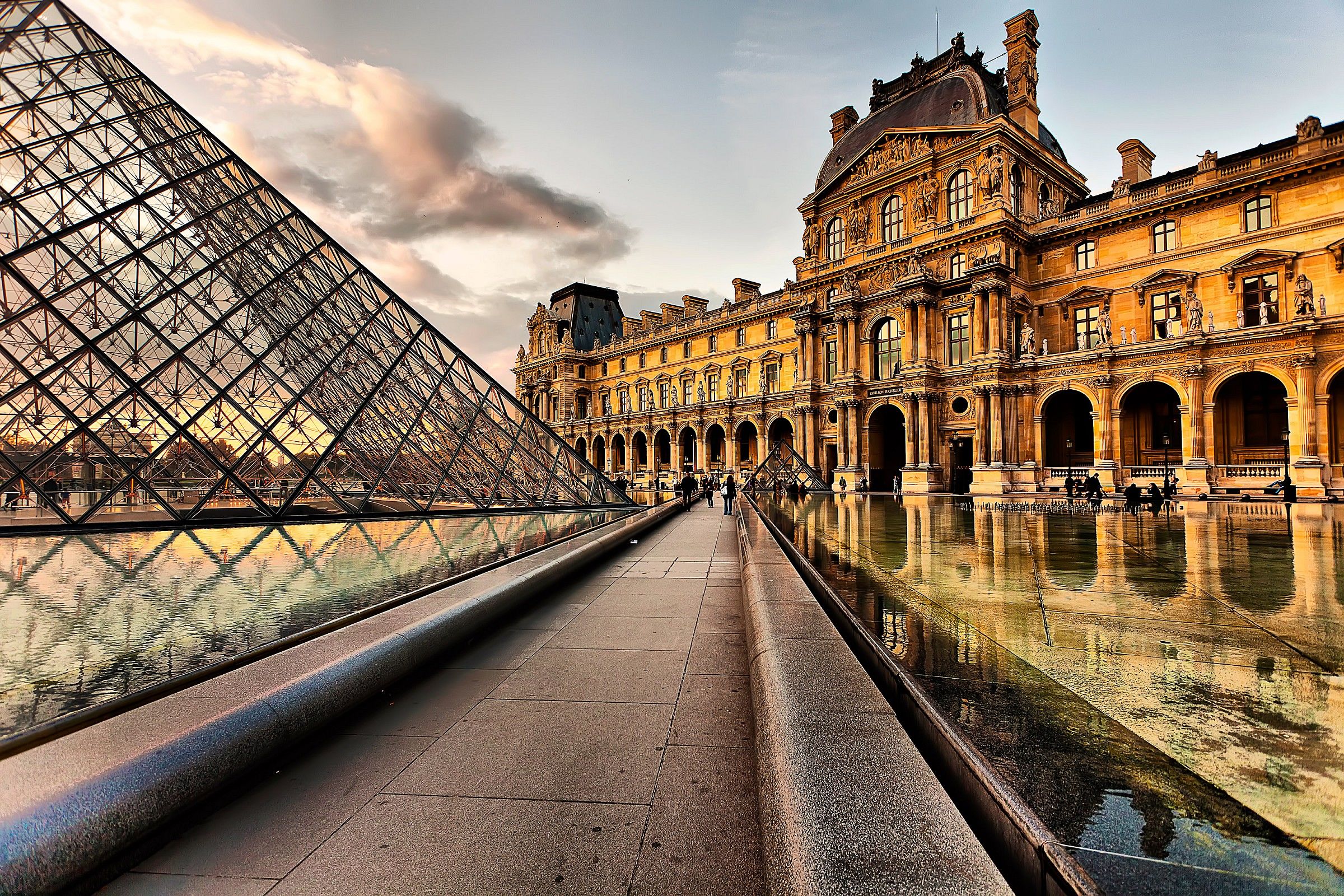 Les pyramides du Louvre