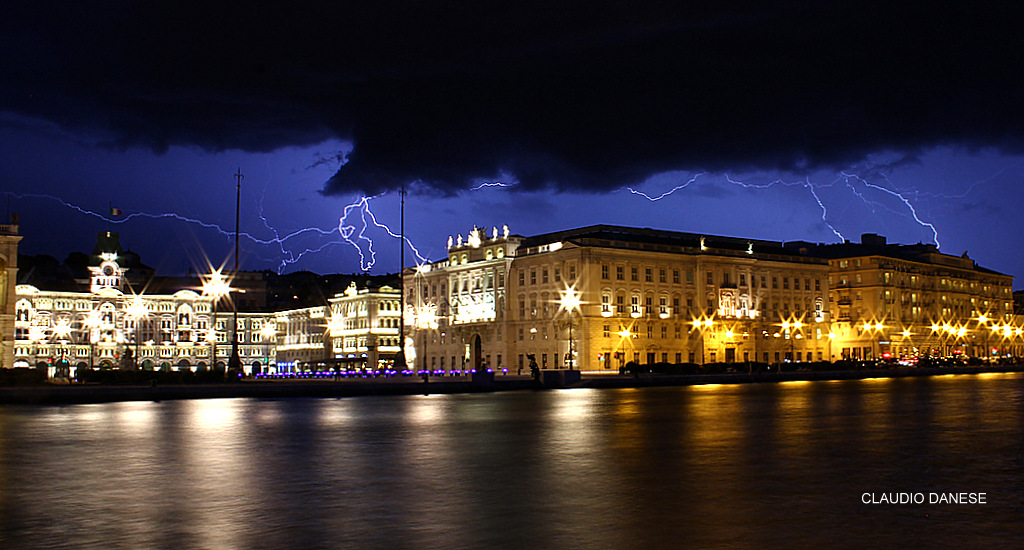 Piazza Unità d'Italy in high voltage ....