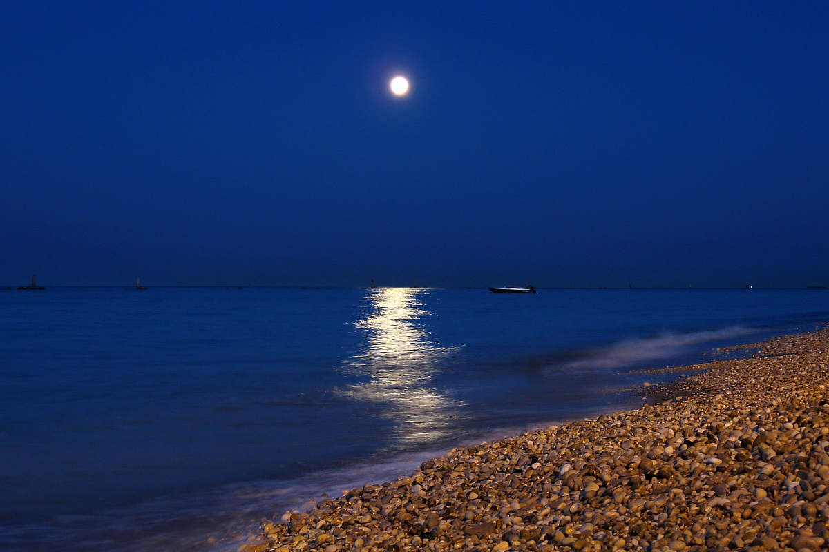 Il mare calmo della sera