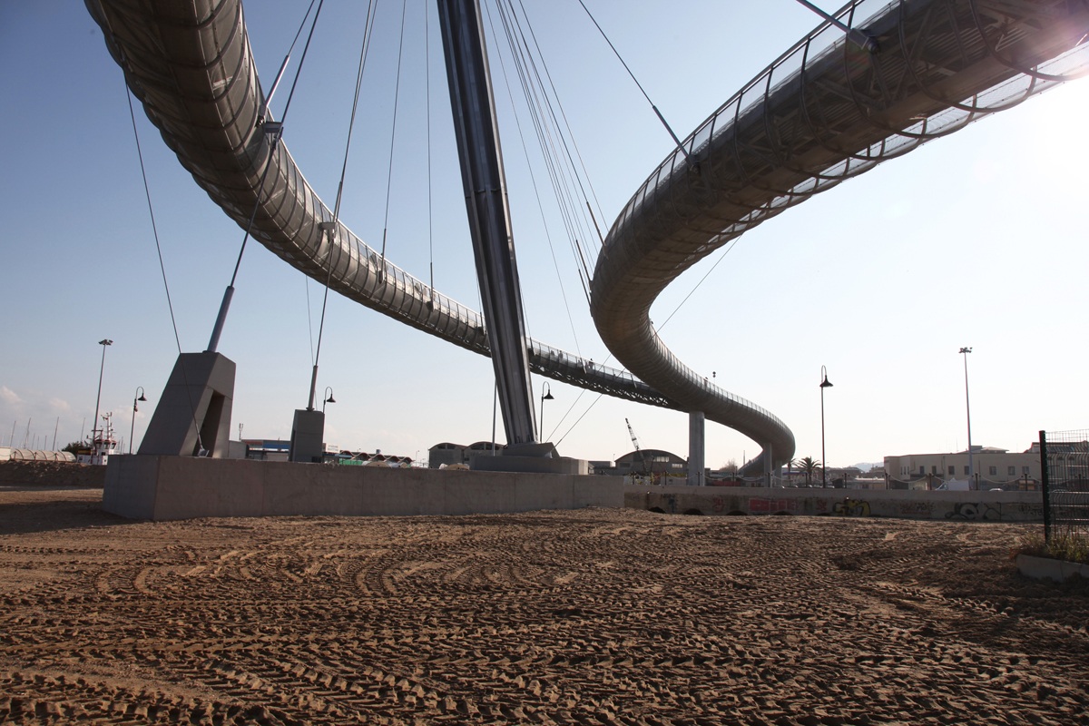 Bridge over the river (PE)