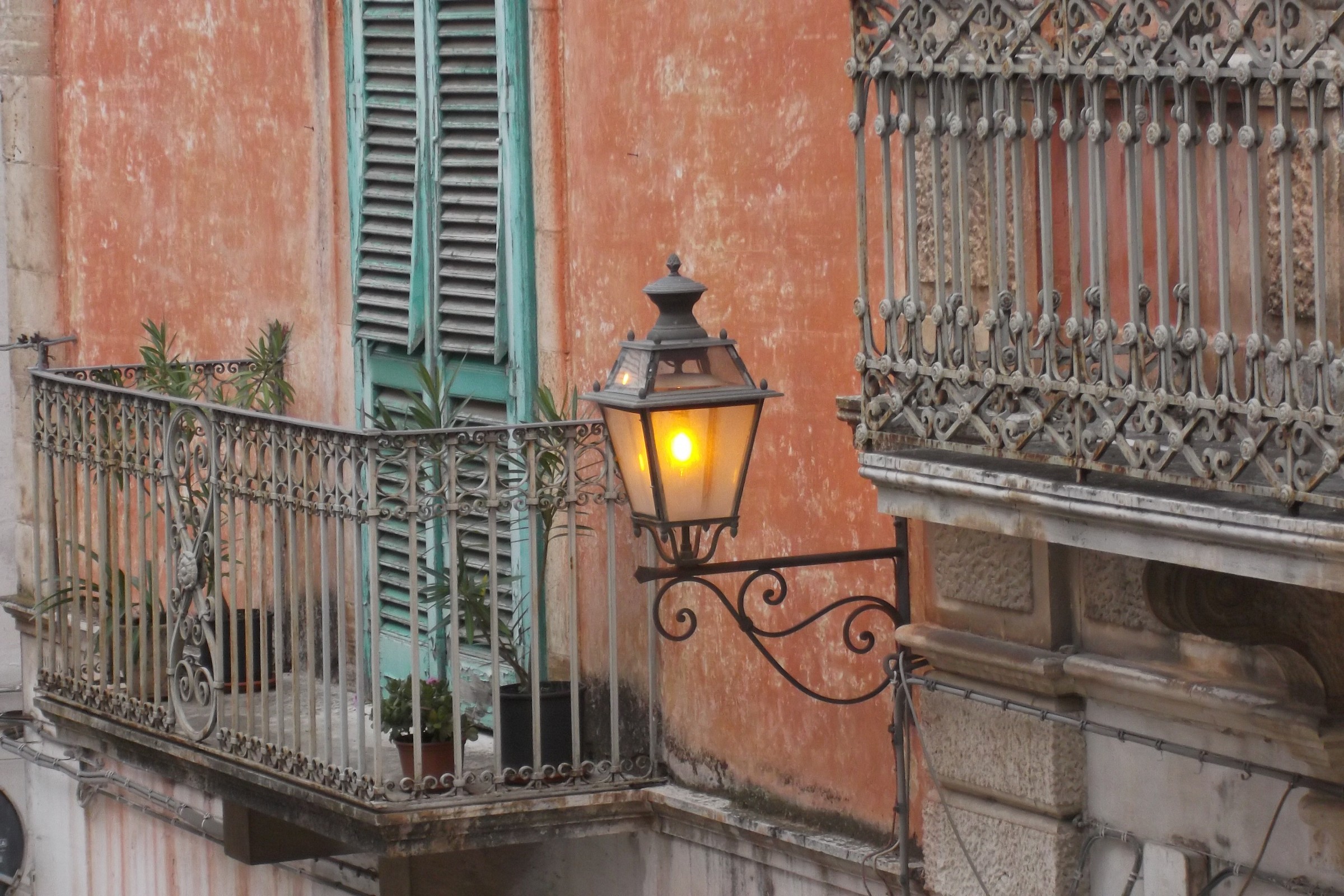 Il Lampione tra i balconi