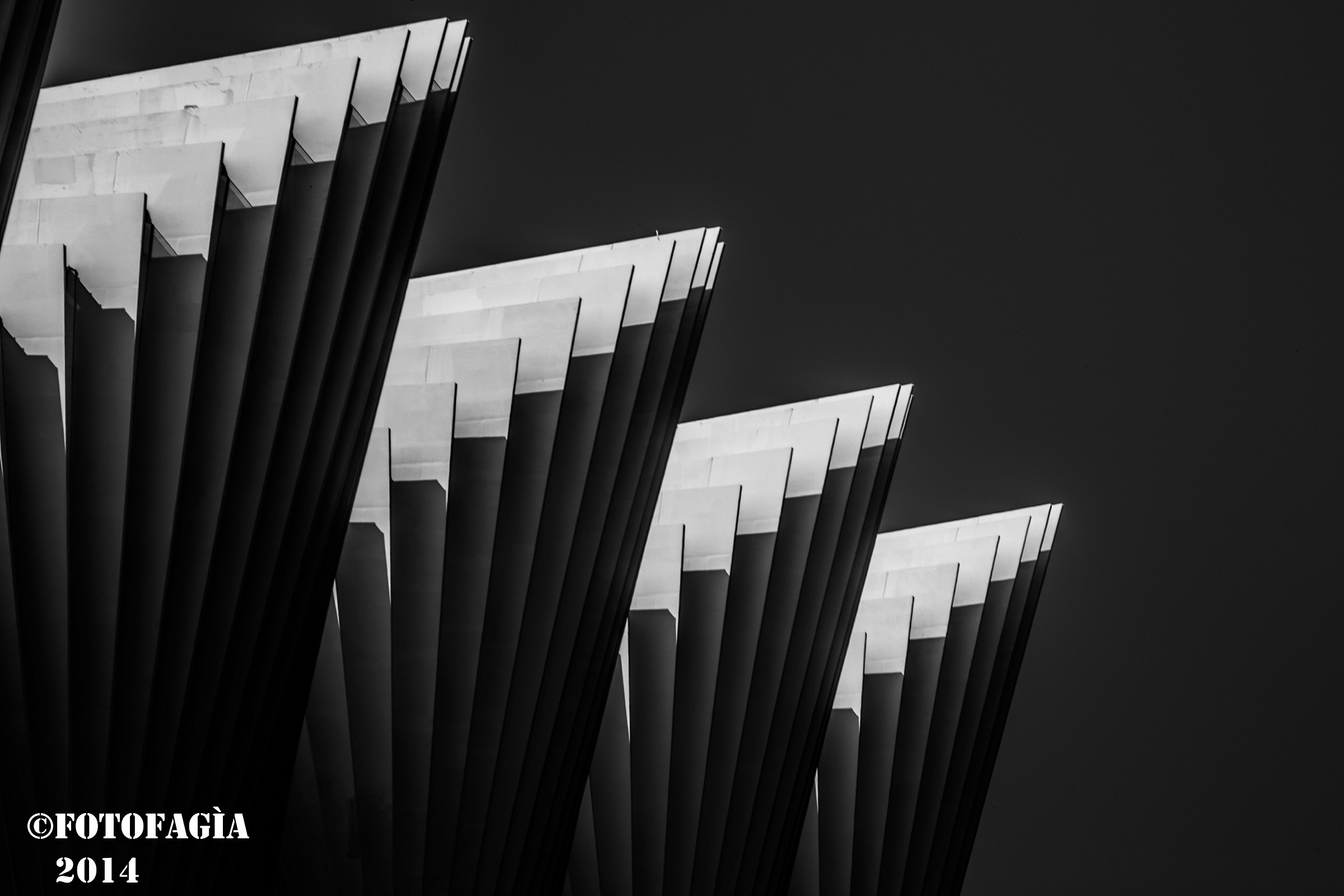 Curves that become Corners #BiancoeNero