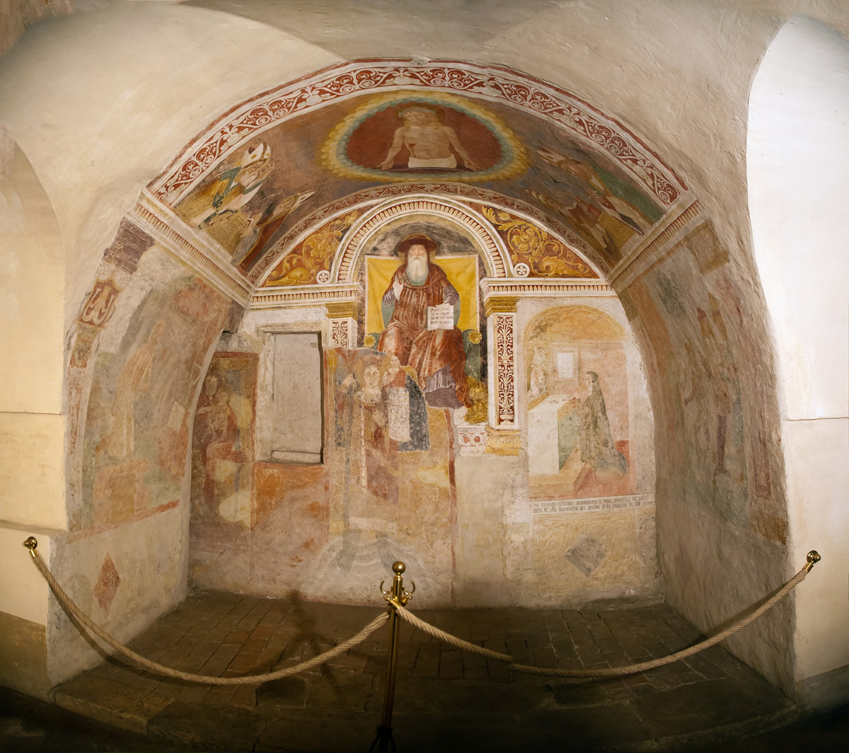 At the well Bergamo White crypt