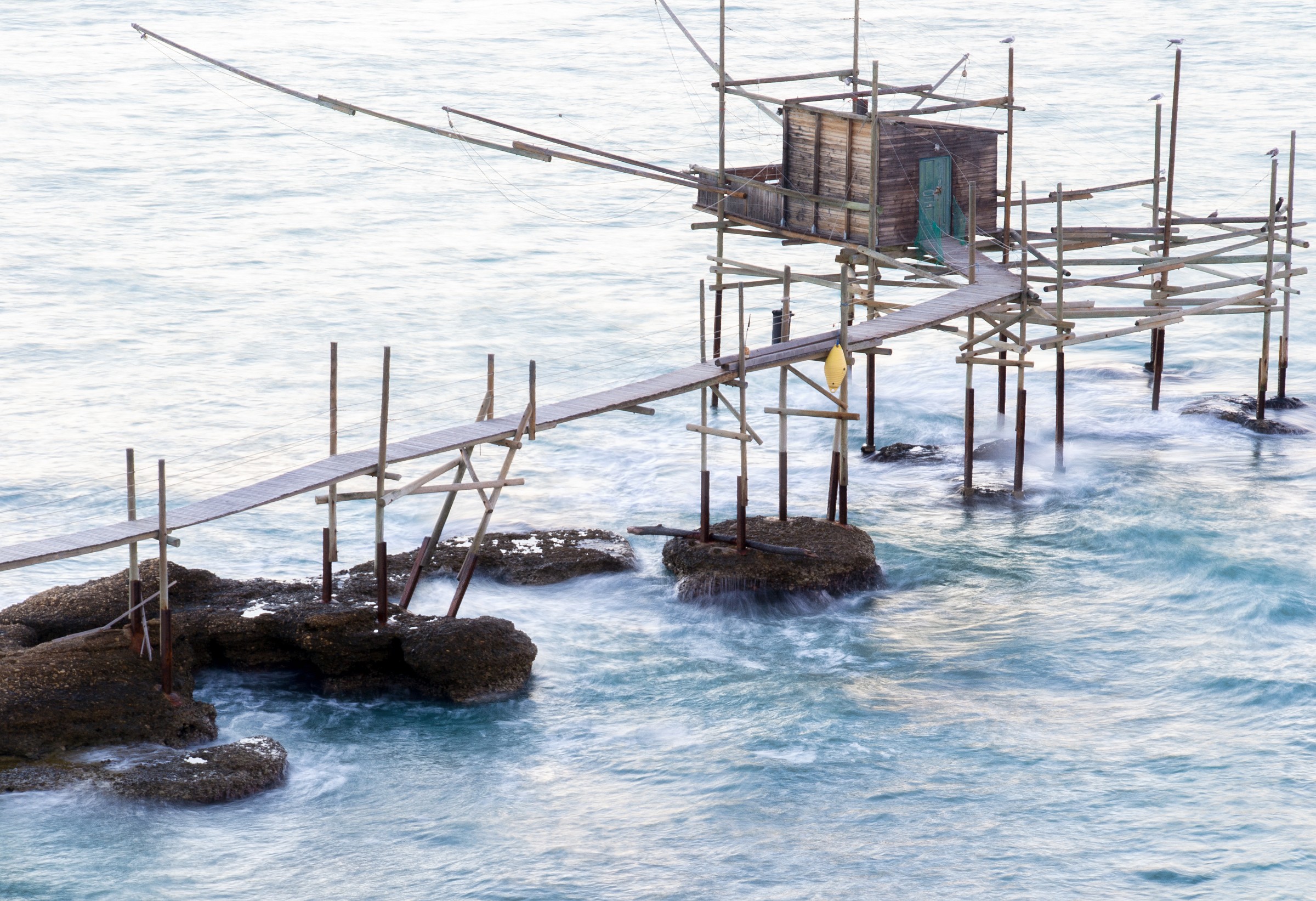 overflow in Punta Aderci (abruzzo)