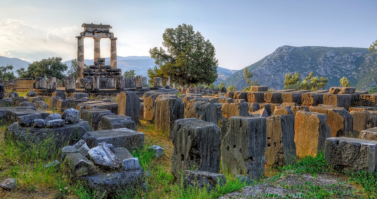 Tholos di Atena Pronaia ~ Delfi