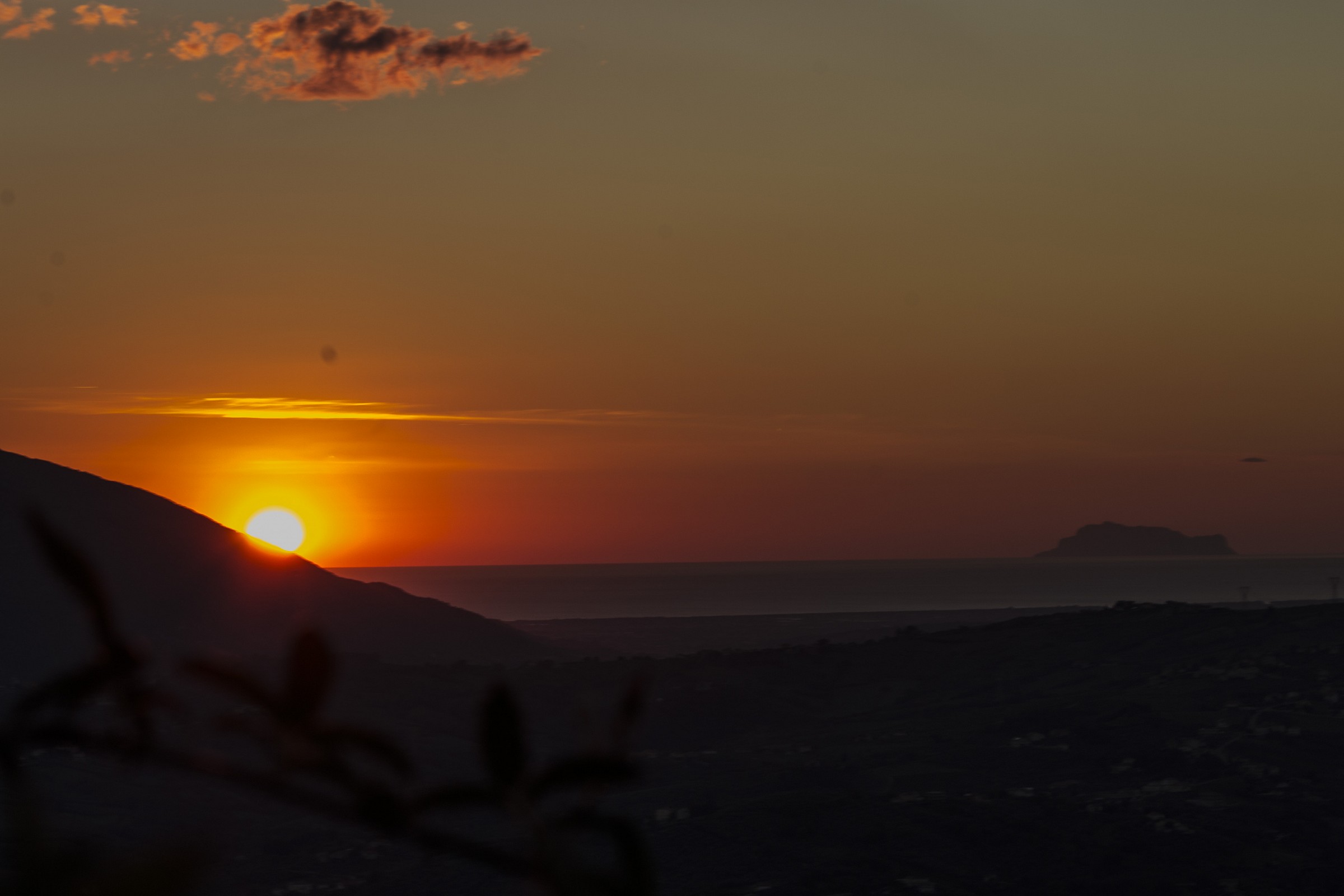 Il golfo di Salerno e l'isola di Capri al tramonto.