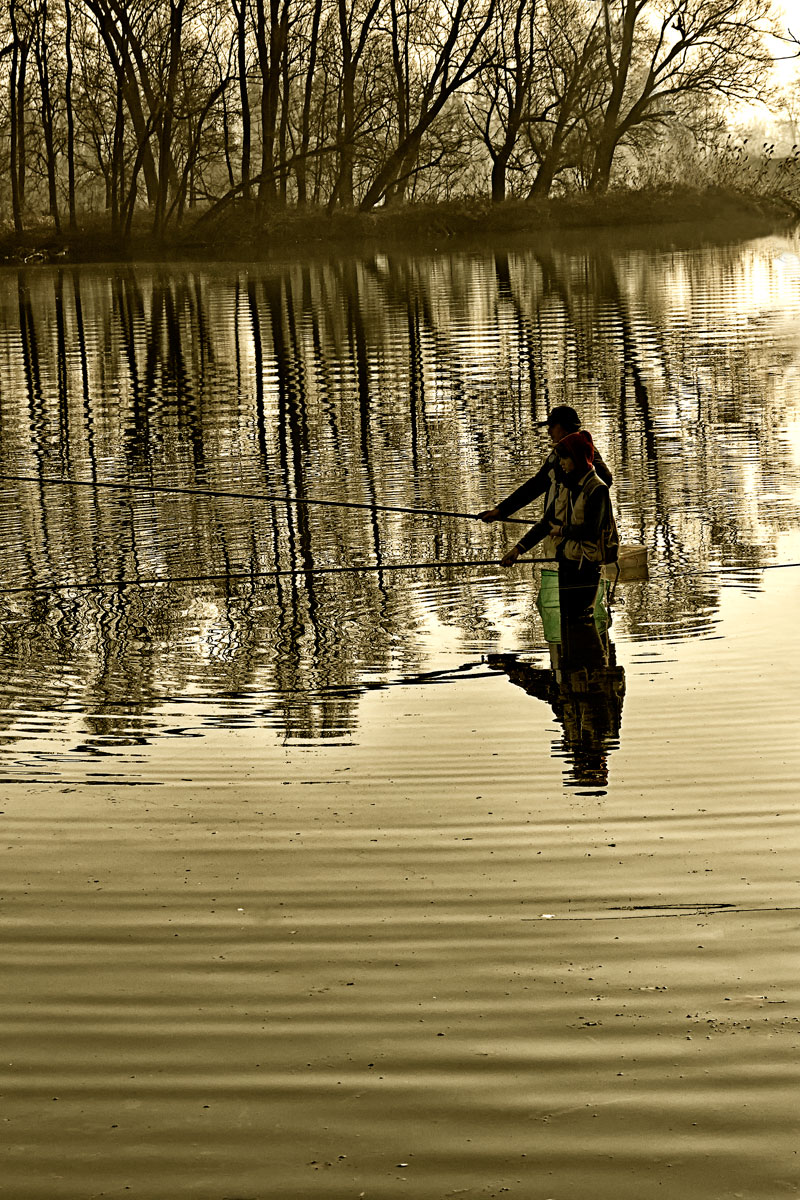 Fishermen on the river Adda