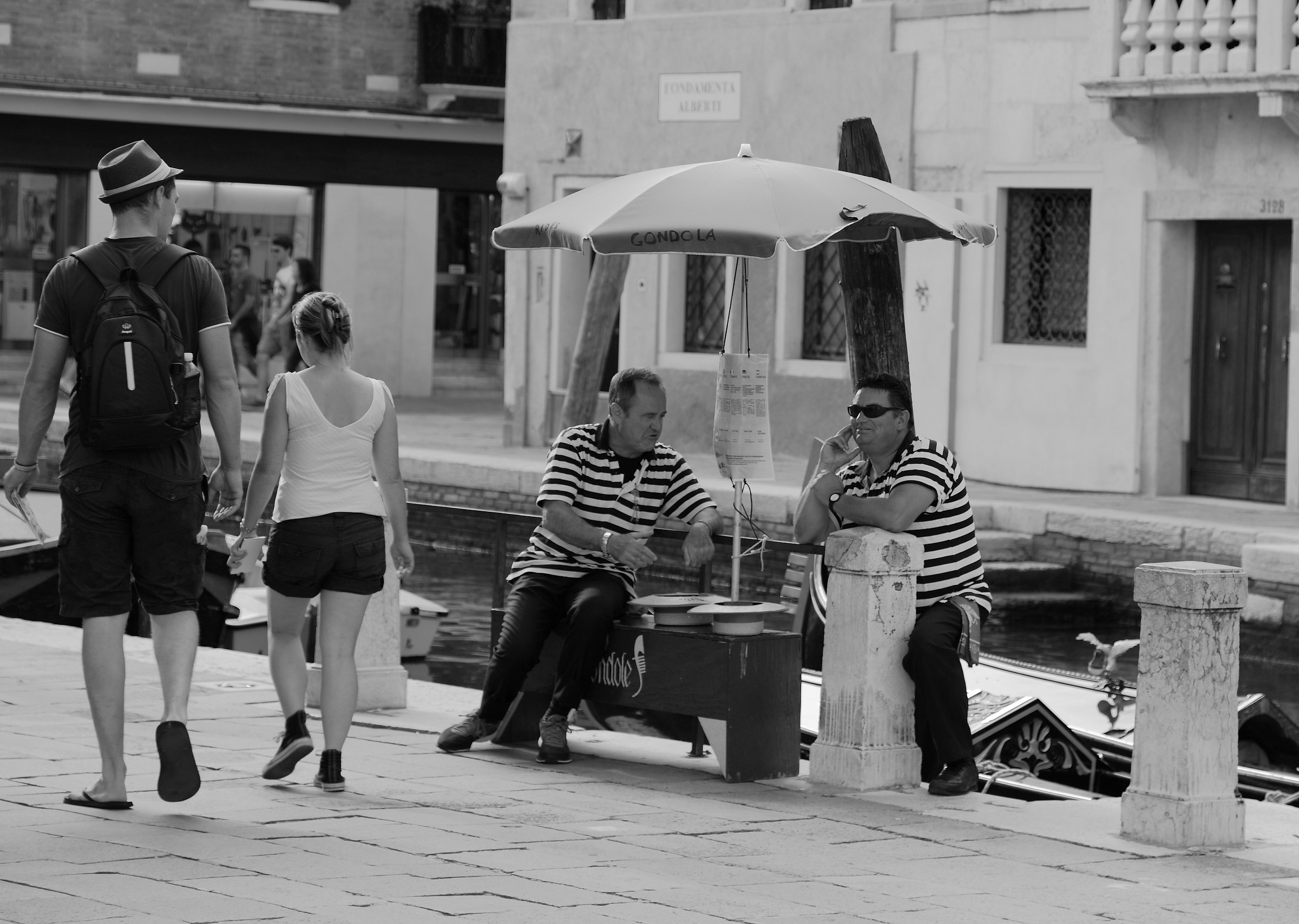 Ti xe drio scoltarme o ti vardi ea tosa?