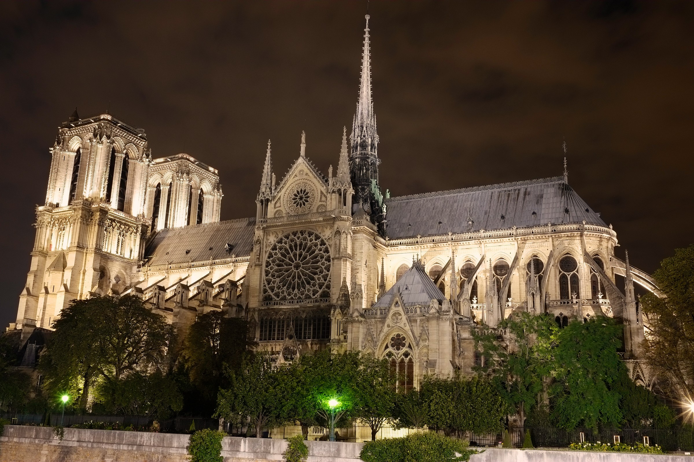 Notre Dame notturno