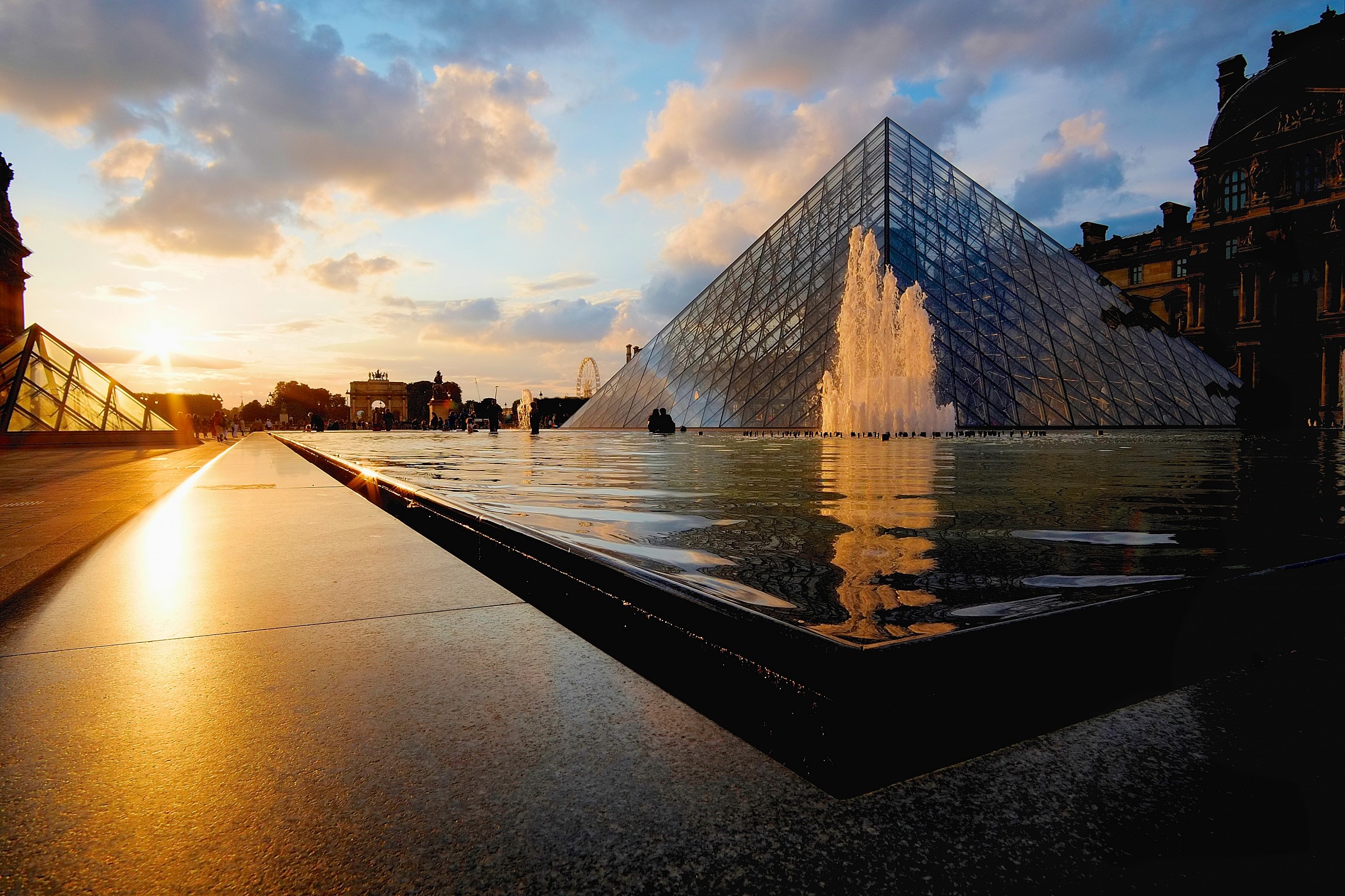 Tramonto al Louvre