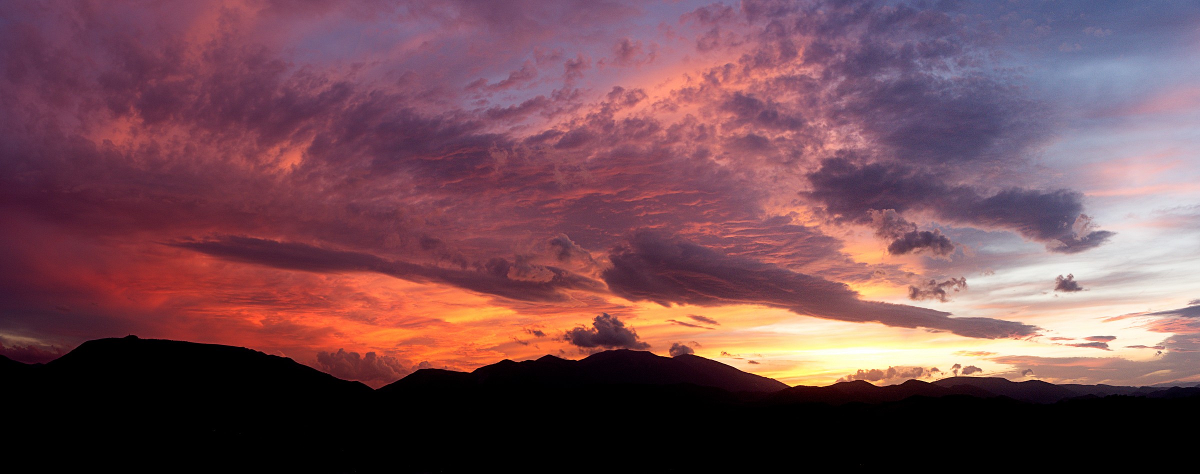 Tramonto sull'appennino umbro-marchigiano