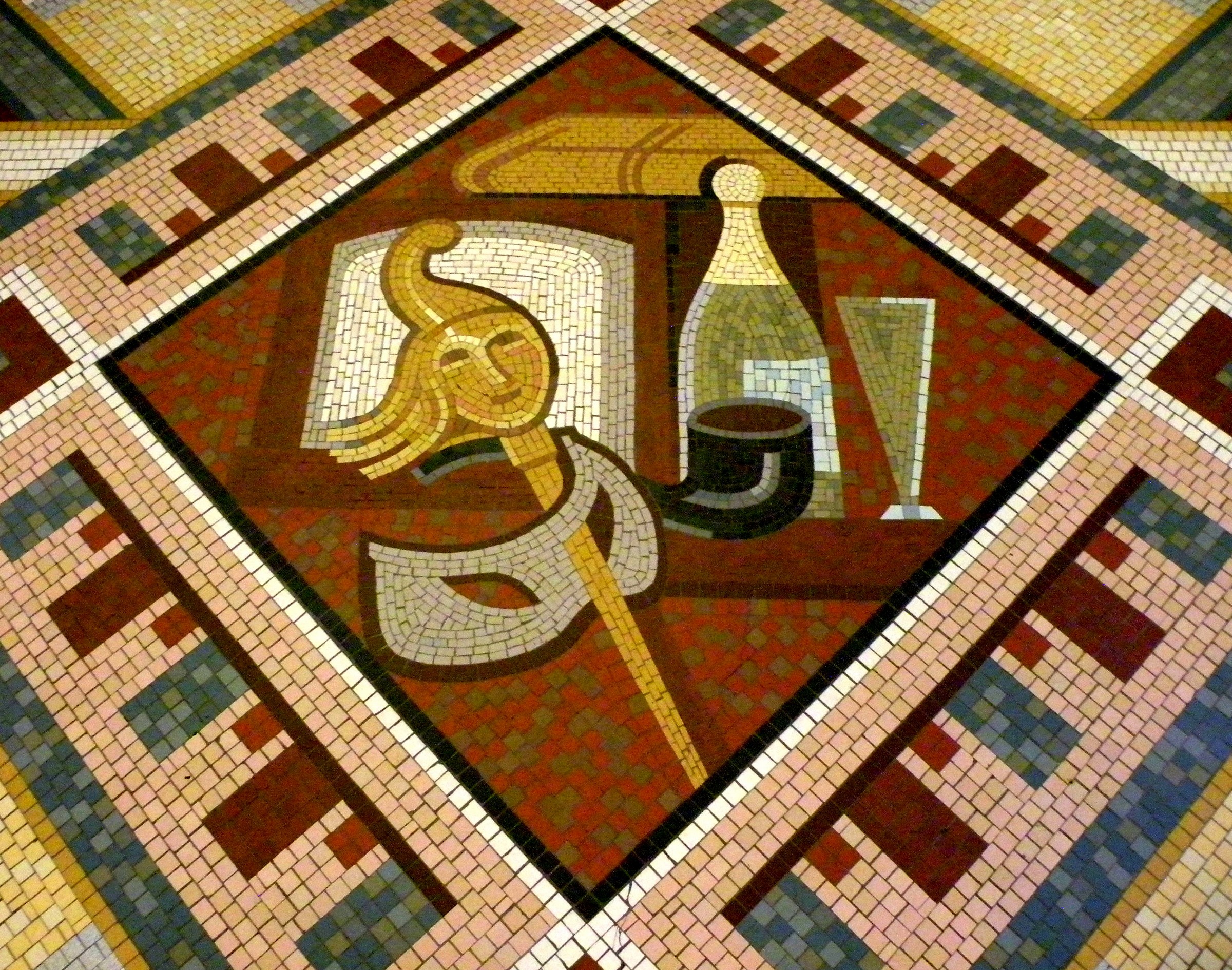 Curioso particolare del pavimento in una chiesa