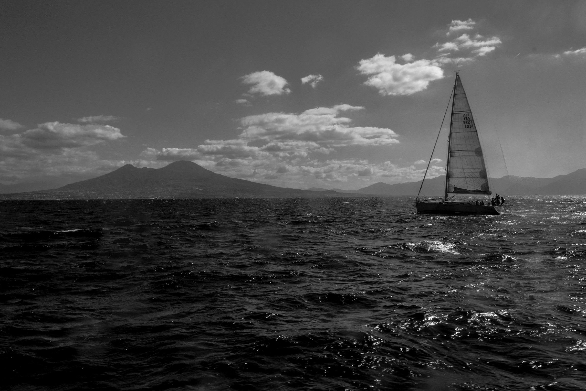 sailing in the Gulf - napoli