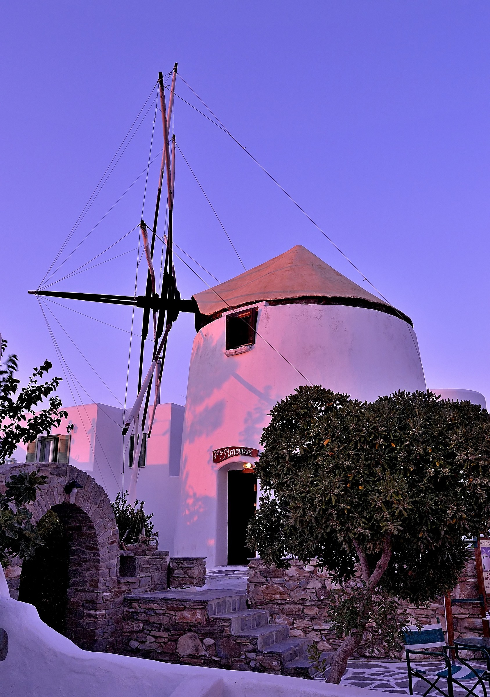 Quando i venti del cambiamento soffiano, alcuni costruiscono...