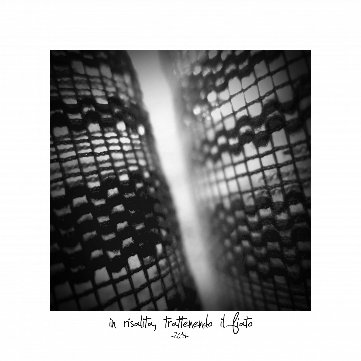 in risalita, trattenendo il fiato